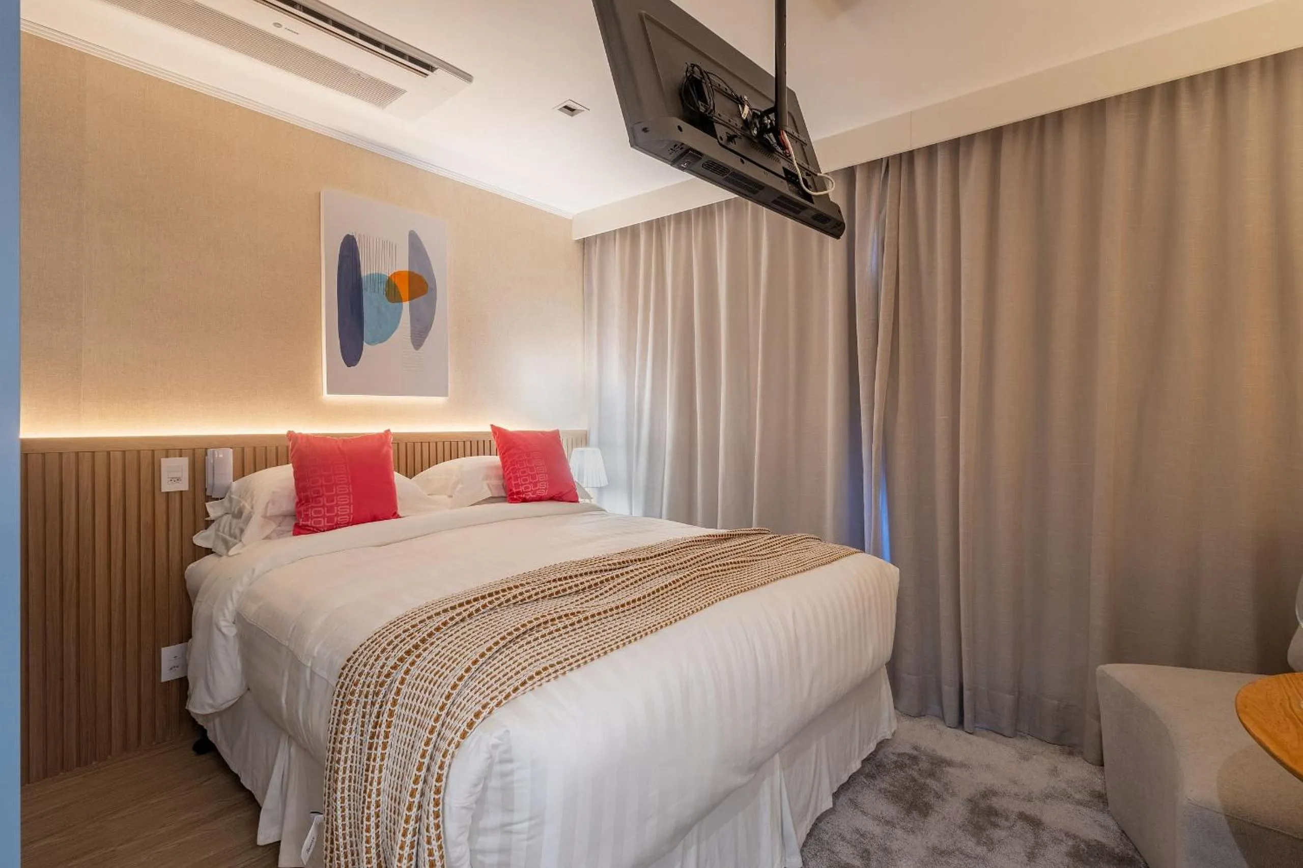 Bed in Housi Paulista