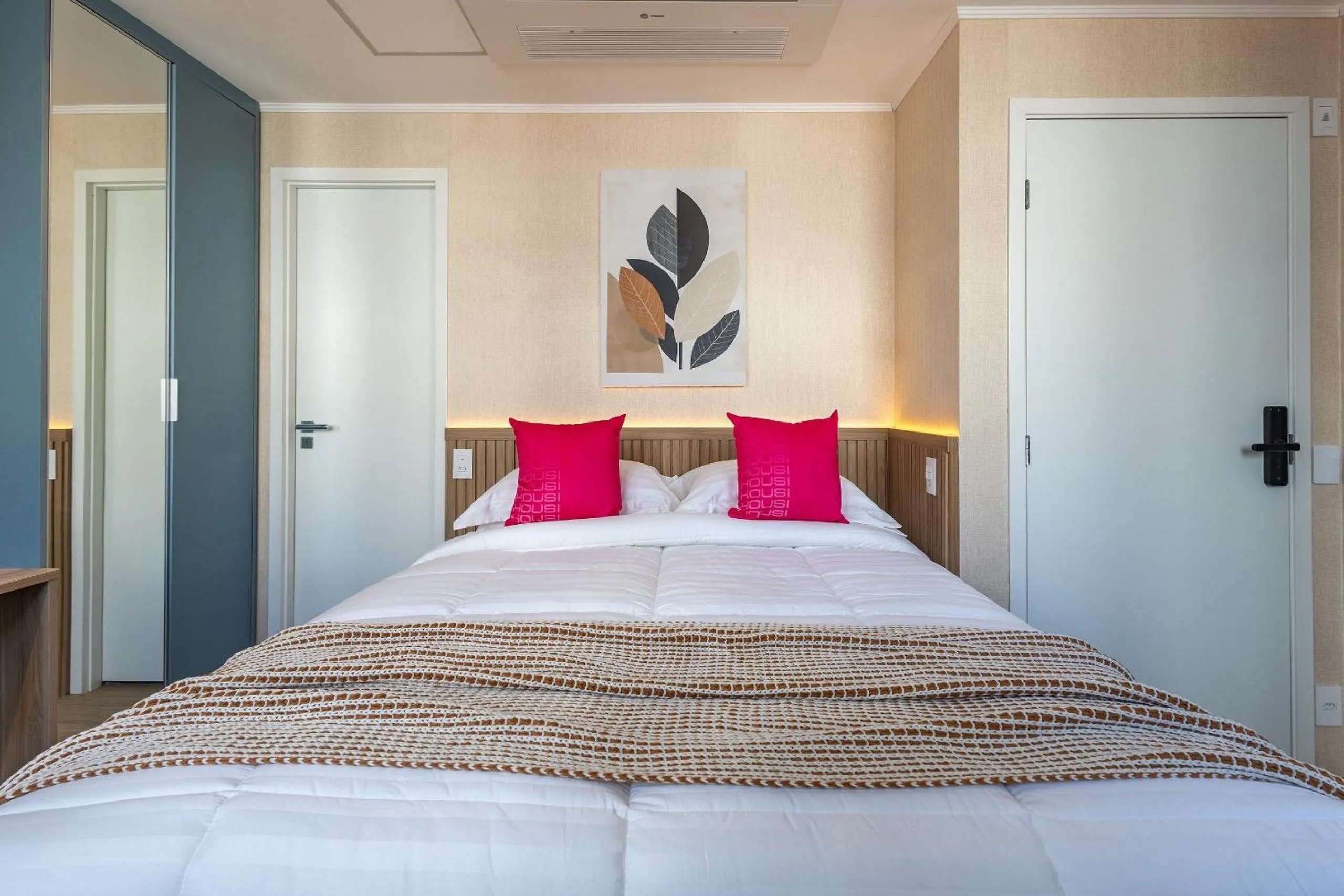 Bed in Housi Paulista