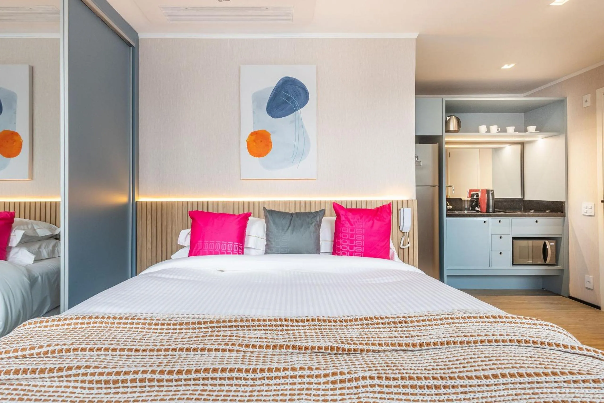 Bedroom, Bed in Housi Paulista