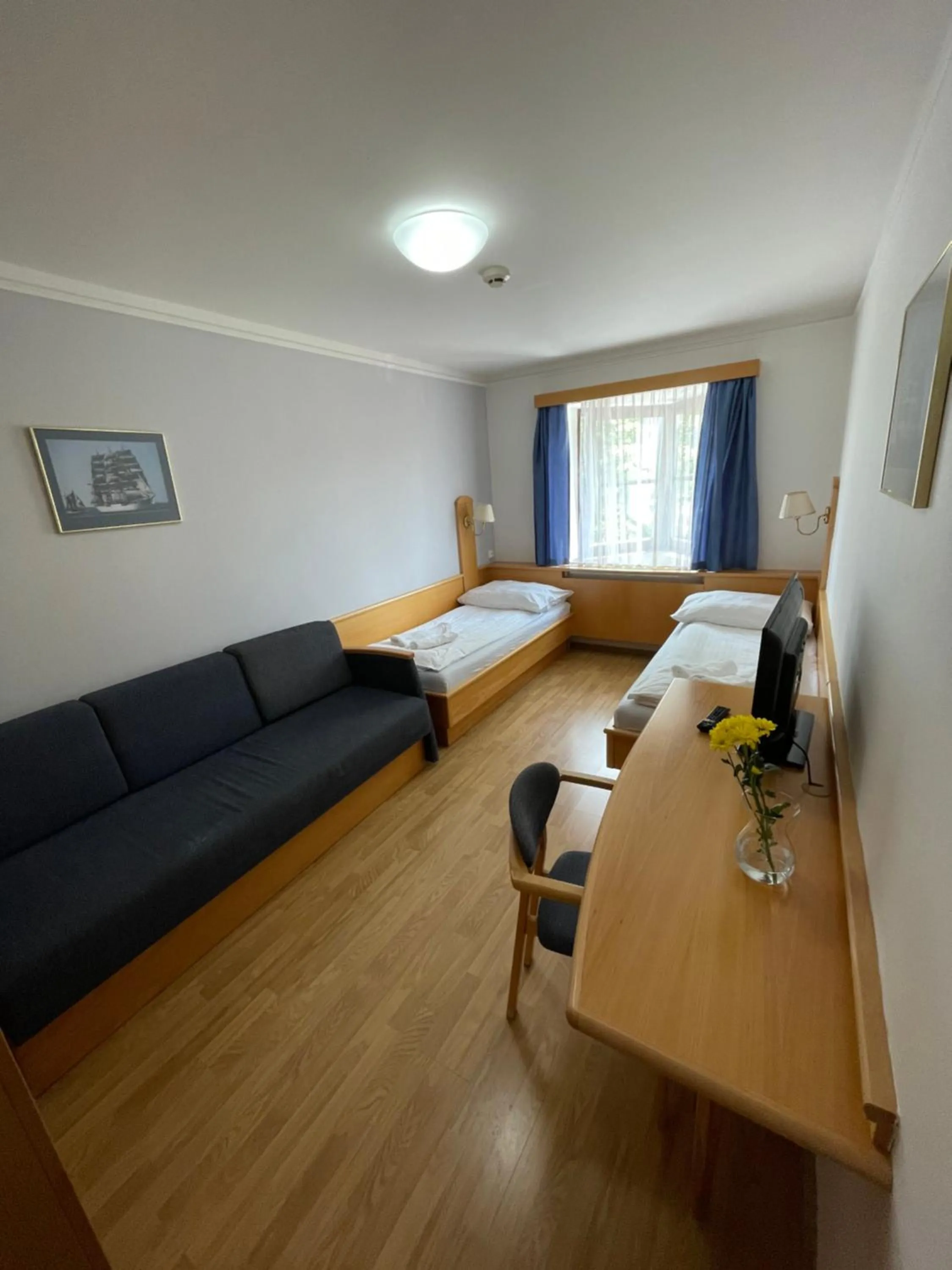 Photo of the whole room, Bed in Hotel Laguna & restaurant