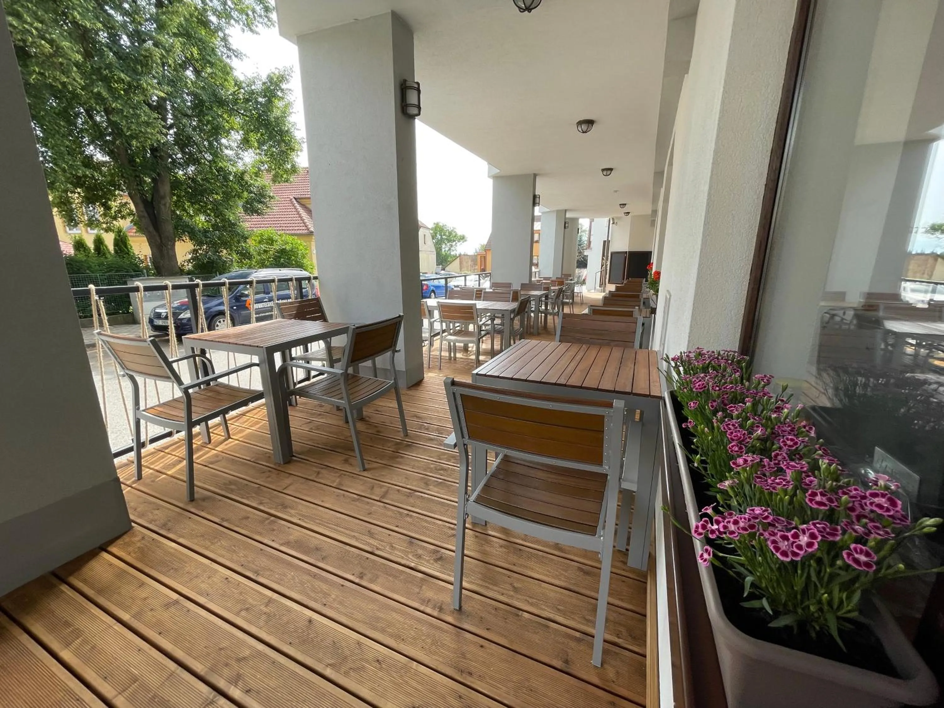 Restaurant/places to eat in Hotel Laguna & restaurant