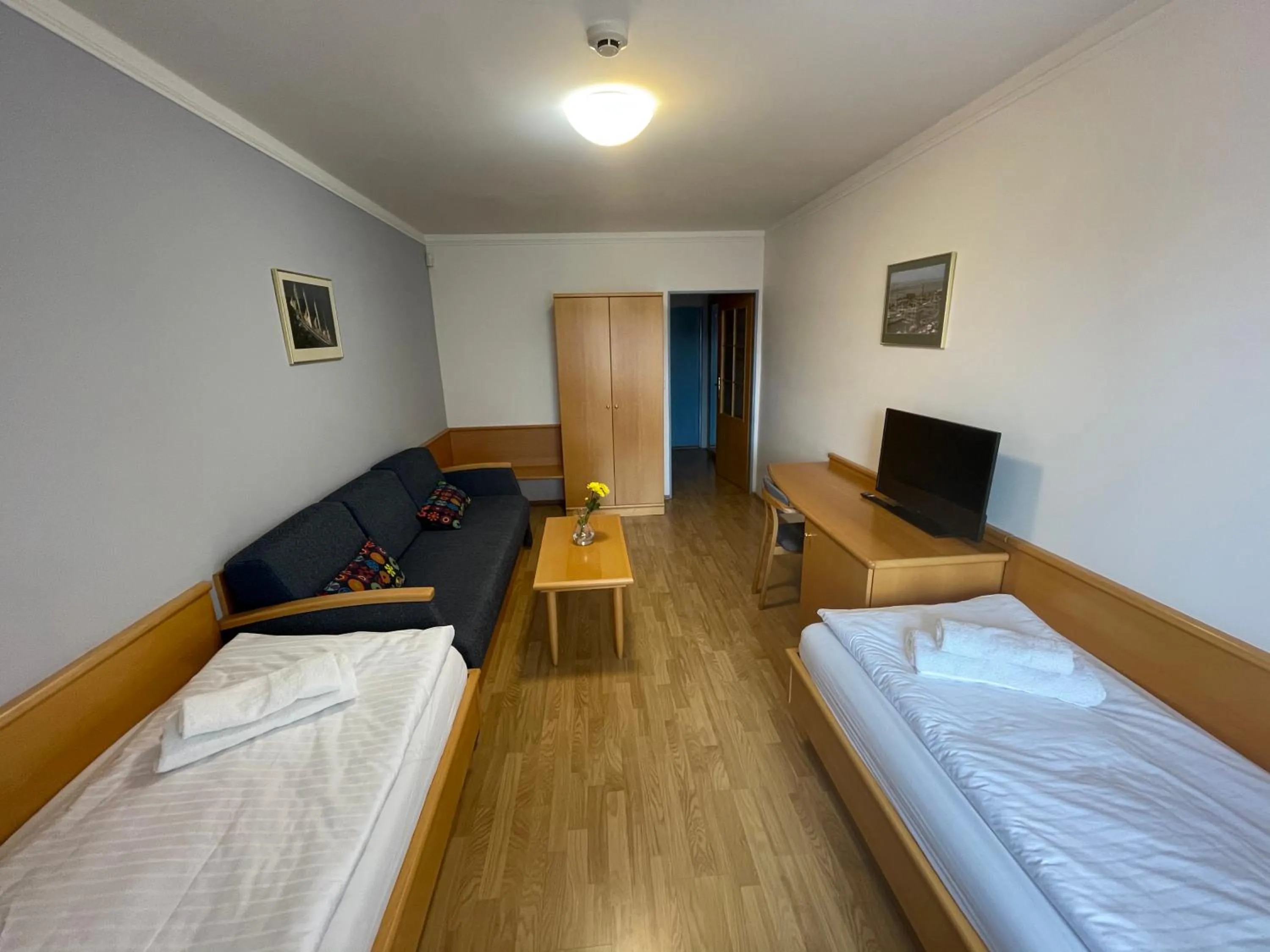 Photo of the whole room, Bed in Hotel Laguna & restaurant