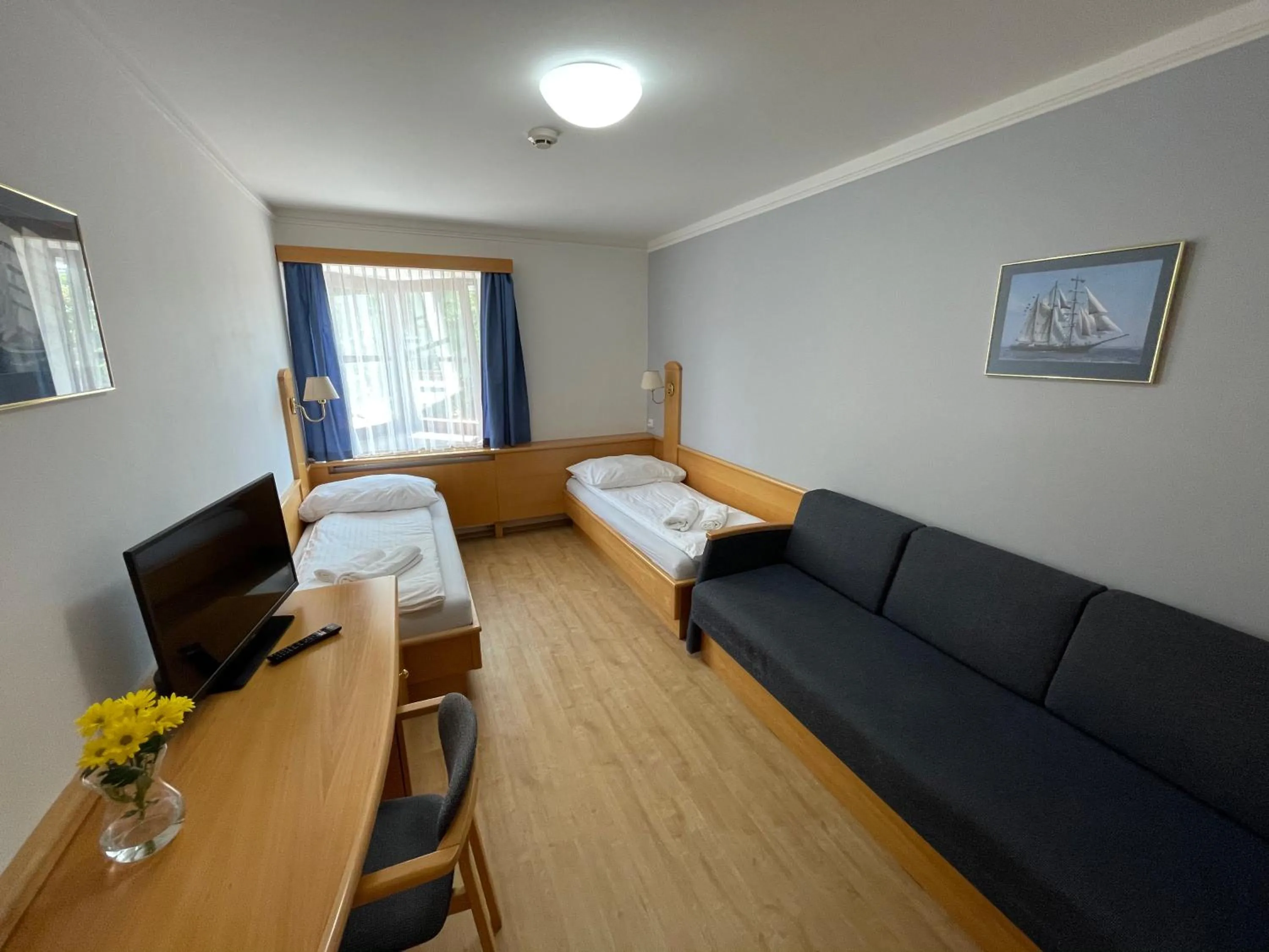 Photo of the whole room, Bed in Hotel Laguna & restaurant