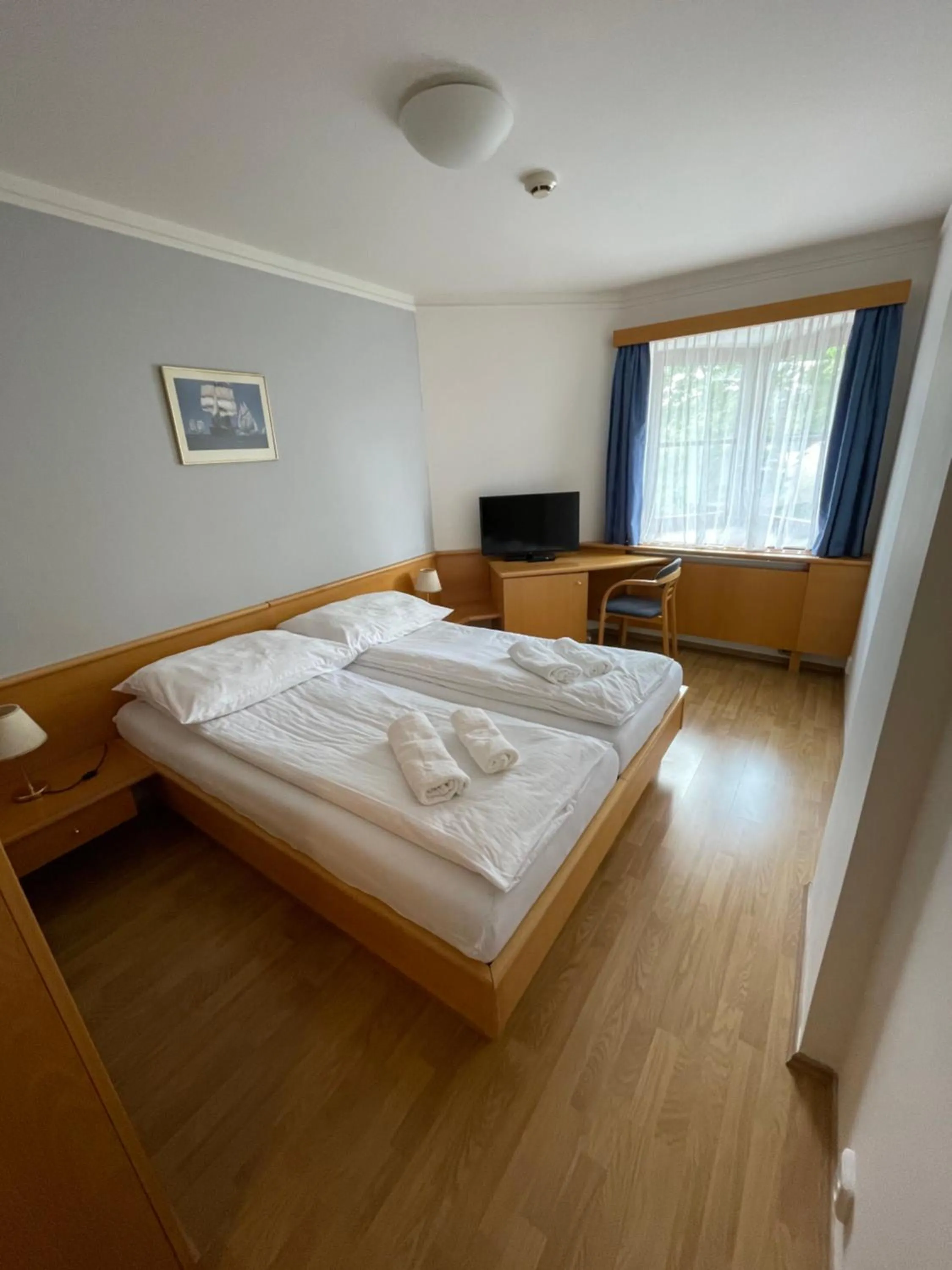 Photo of the whole room, Bed in Hotel Laguna & restaurant