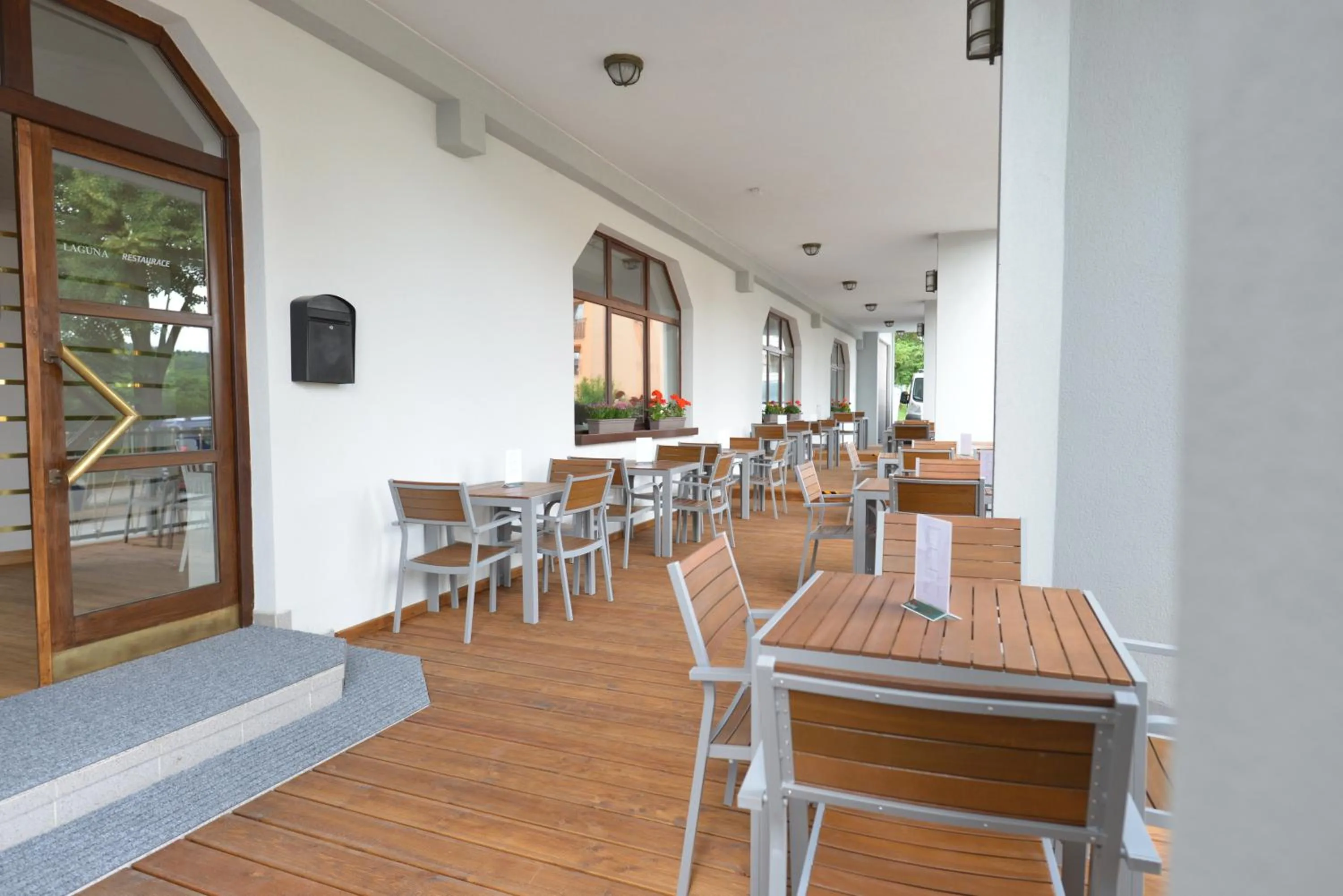 Restaurant/places to eat in Hotel Laguna & restaurant