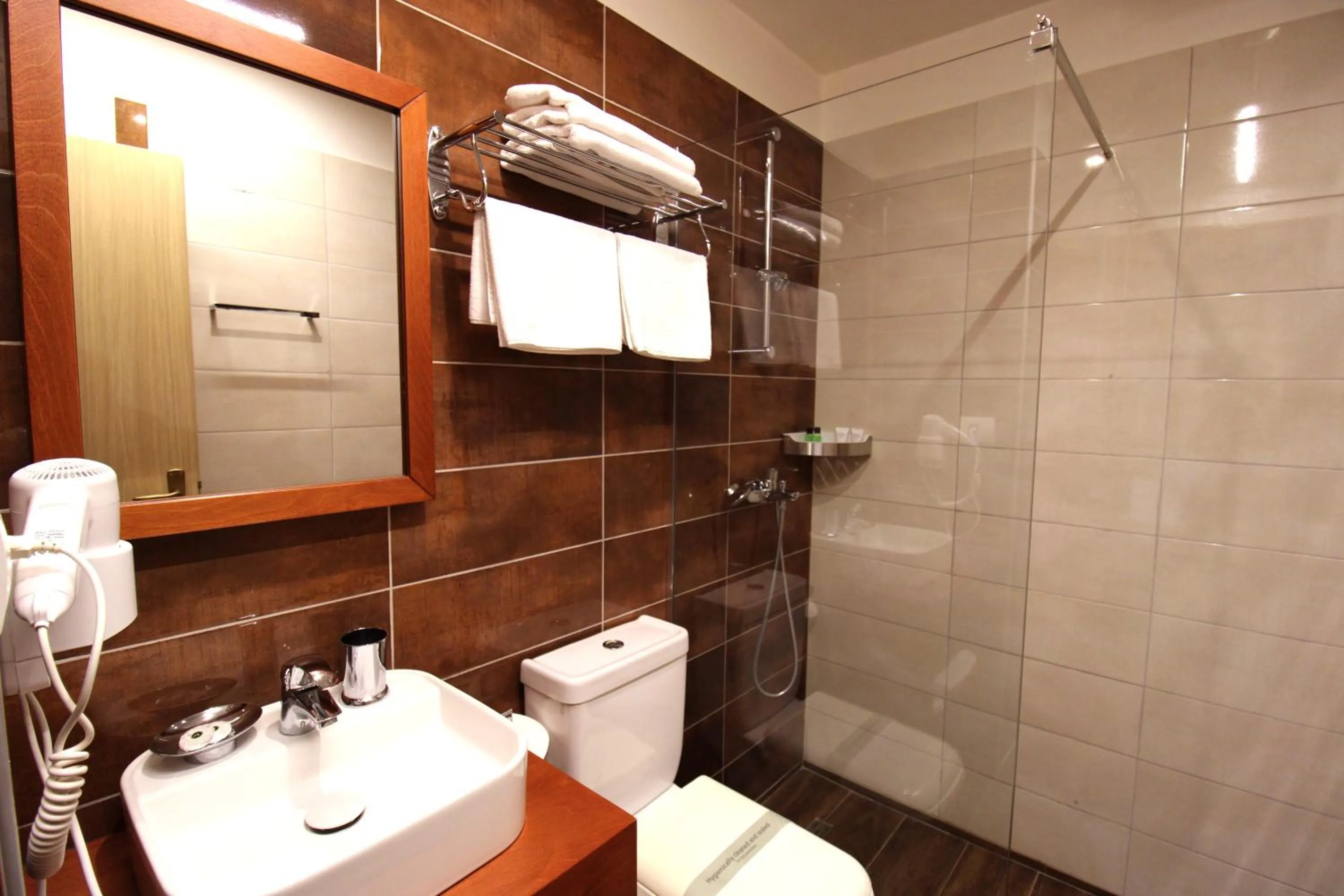 Shower in 6 Milje Hotel