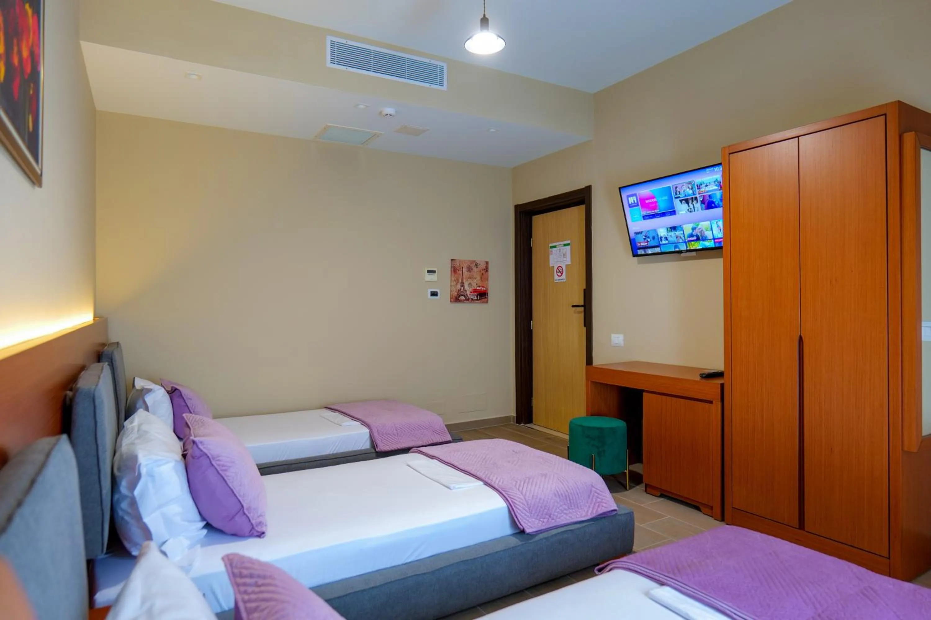 Bed in 6 Milje Hotel