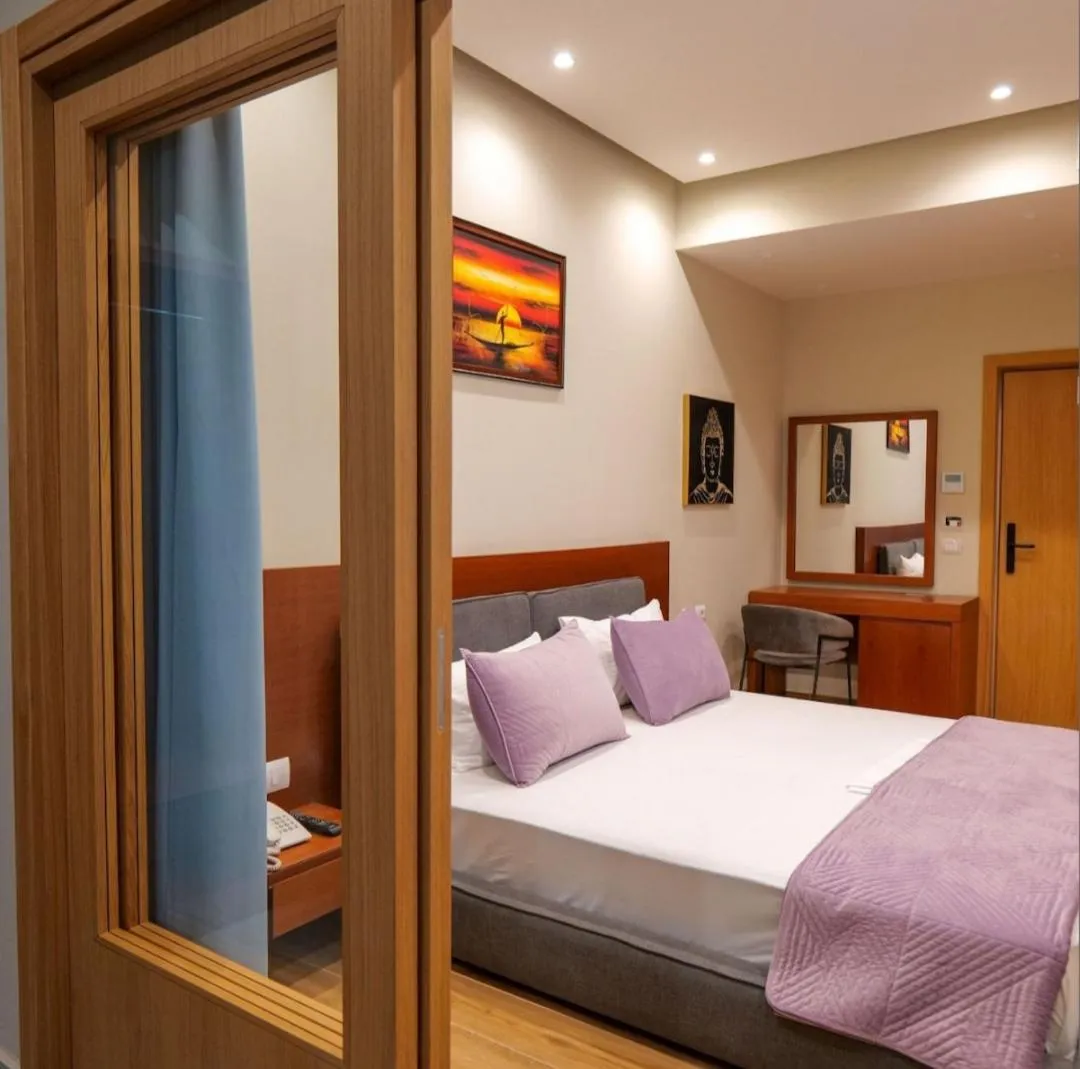 Bed in 6 Milje Hotel