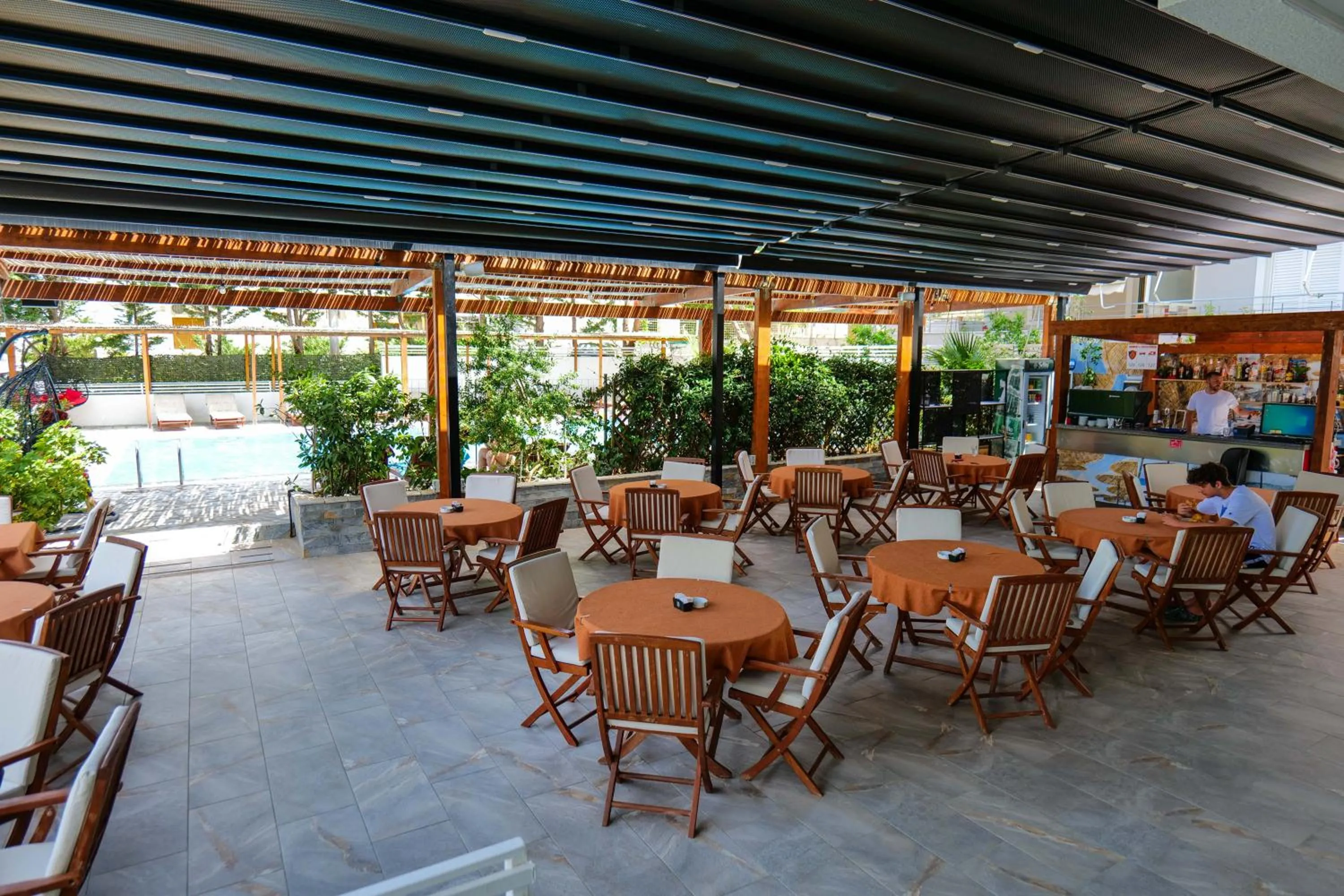 Restaurant/places to eat in 6 Milje Hotel
