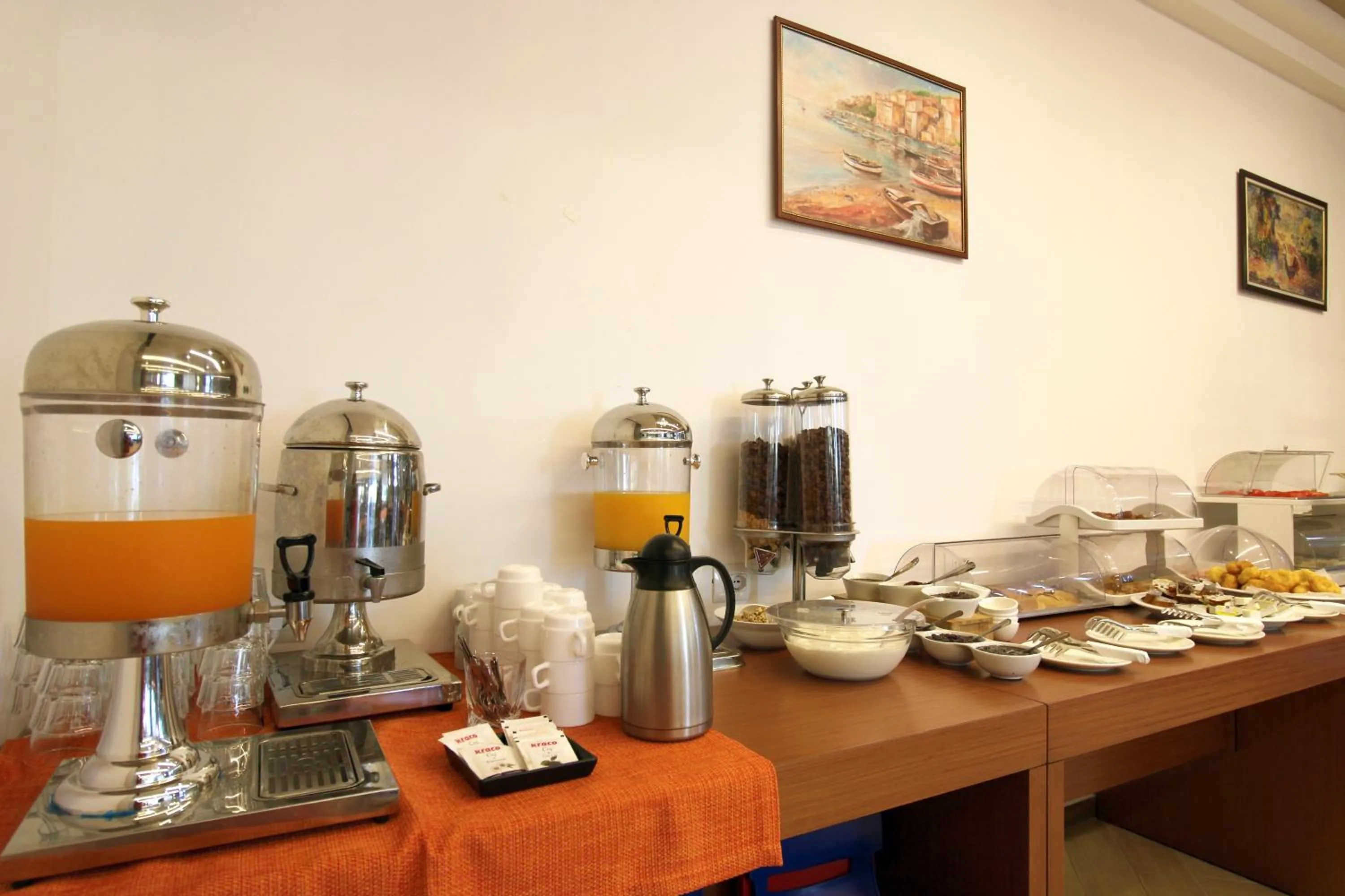 Buffet breakfast in 6 Milje Hotel