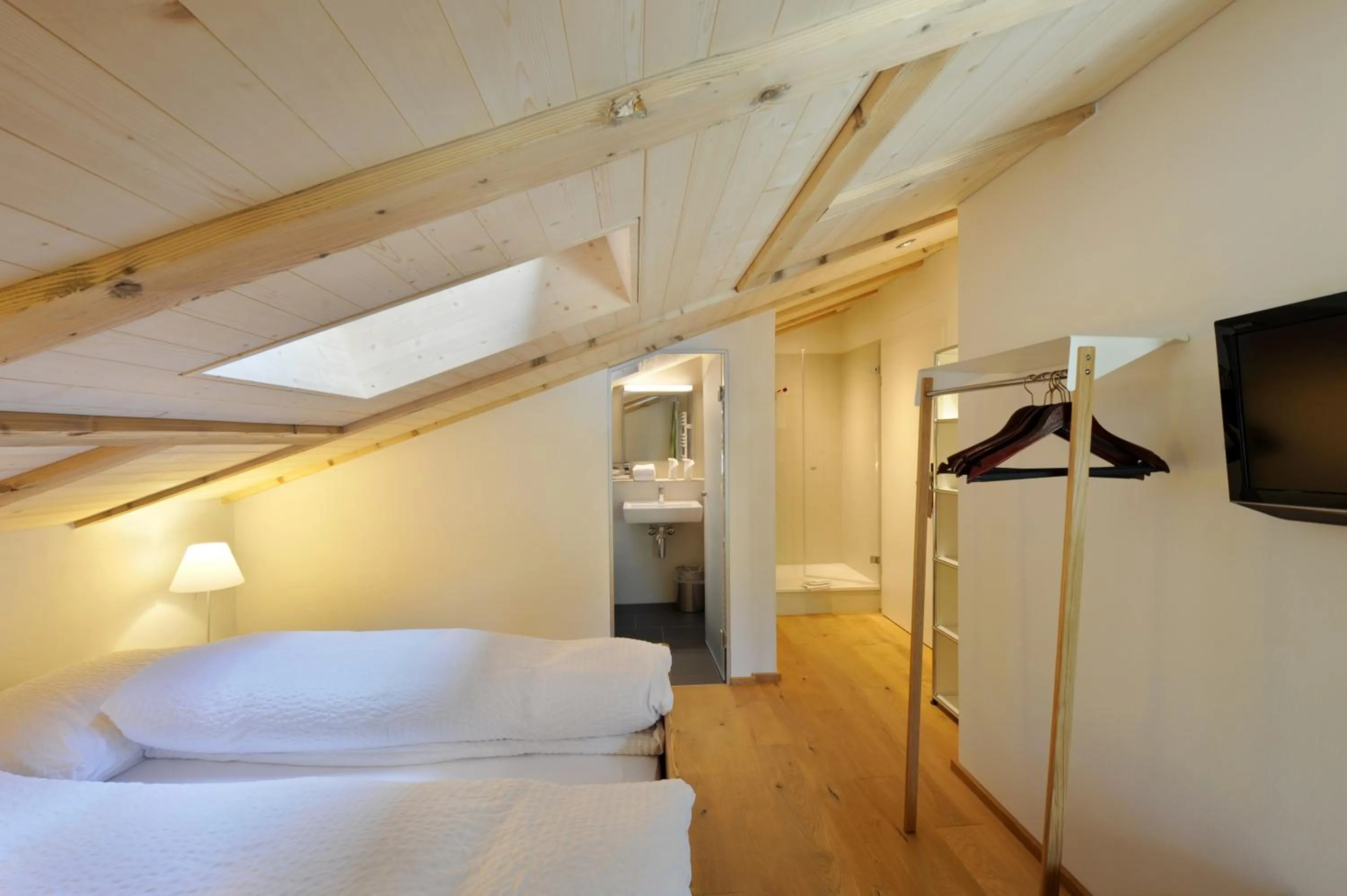 Photo of the whole room, Bed in Hotel-Restaurant zum Gade