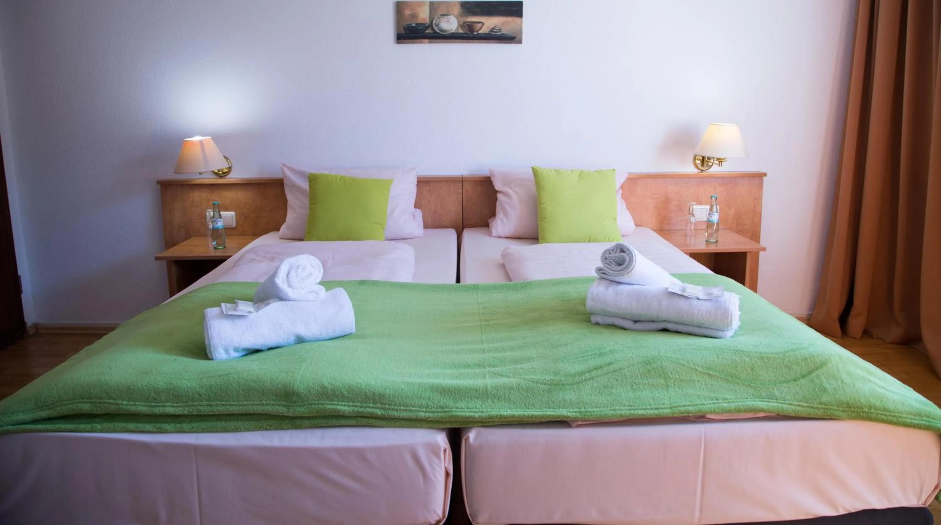 Bedroom, Bed in Hotel Eschborner Hof