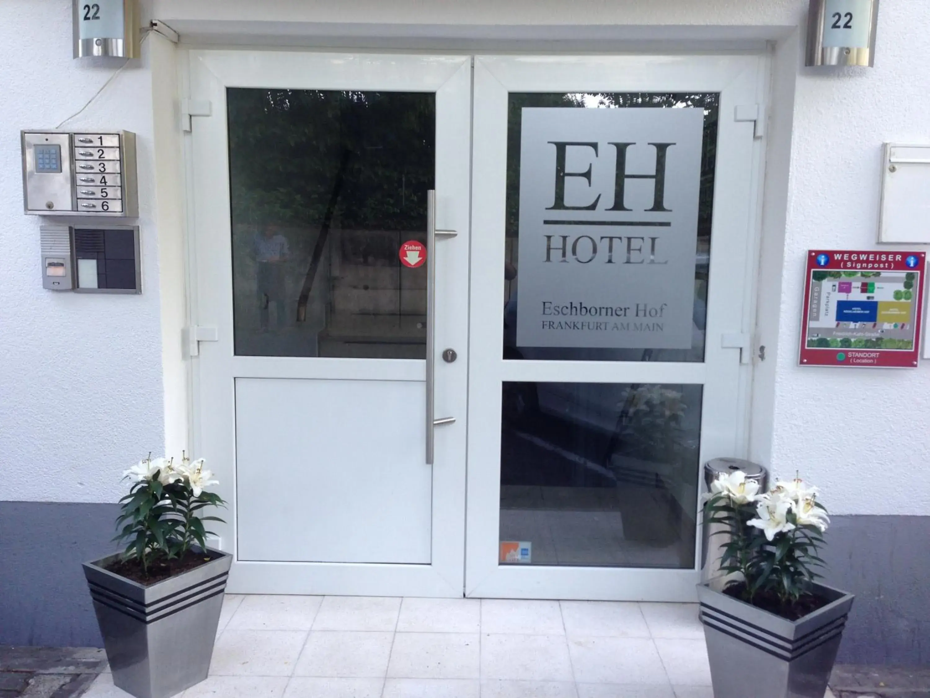Facade/entrance in Hotel Eschborner Hof Facade/entrance in Hotel Eschborner Hof