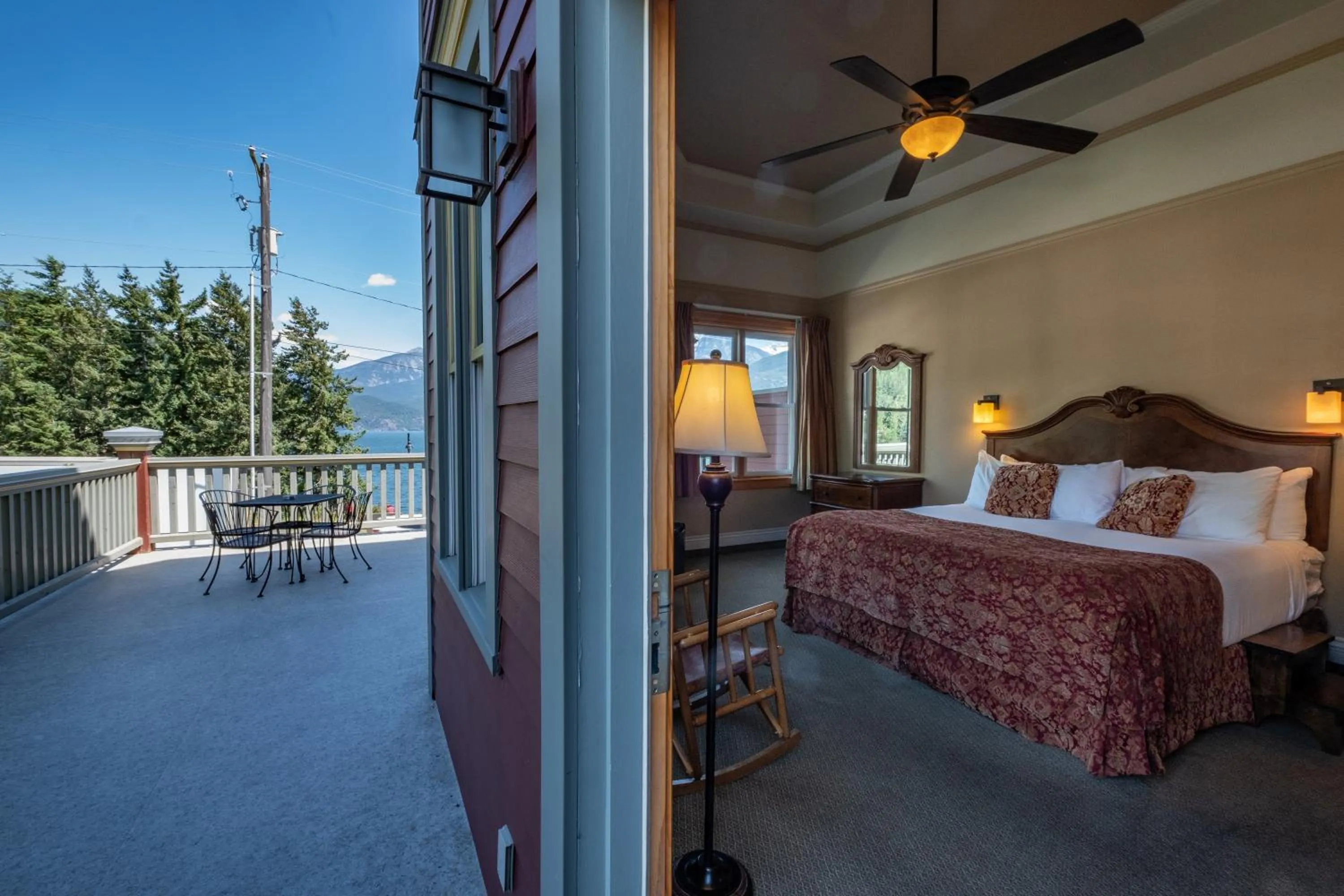 Balcony/Terrace, Bed in Kaslo Hotel