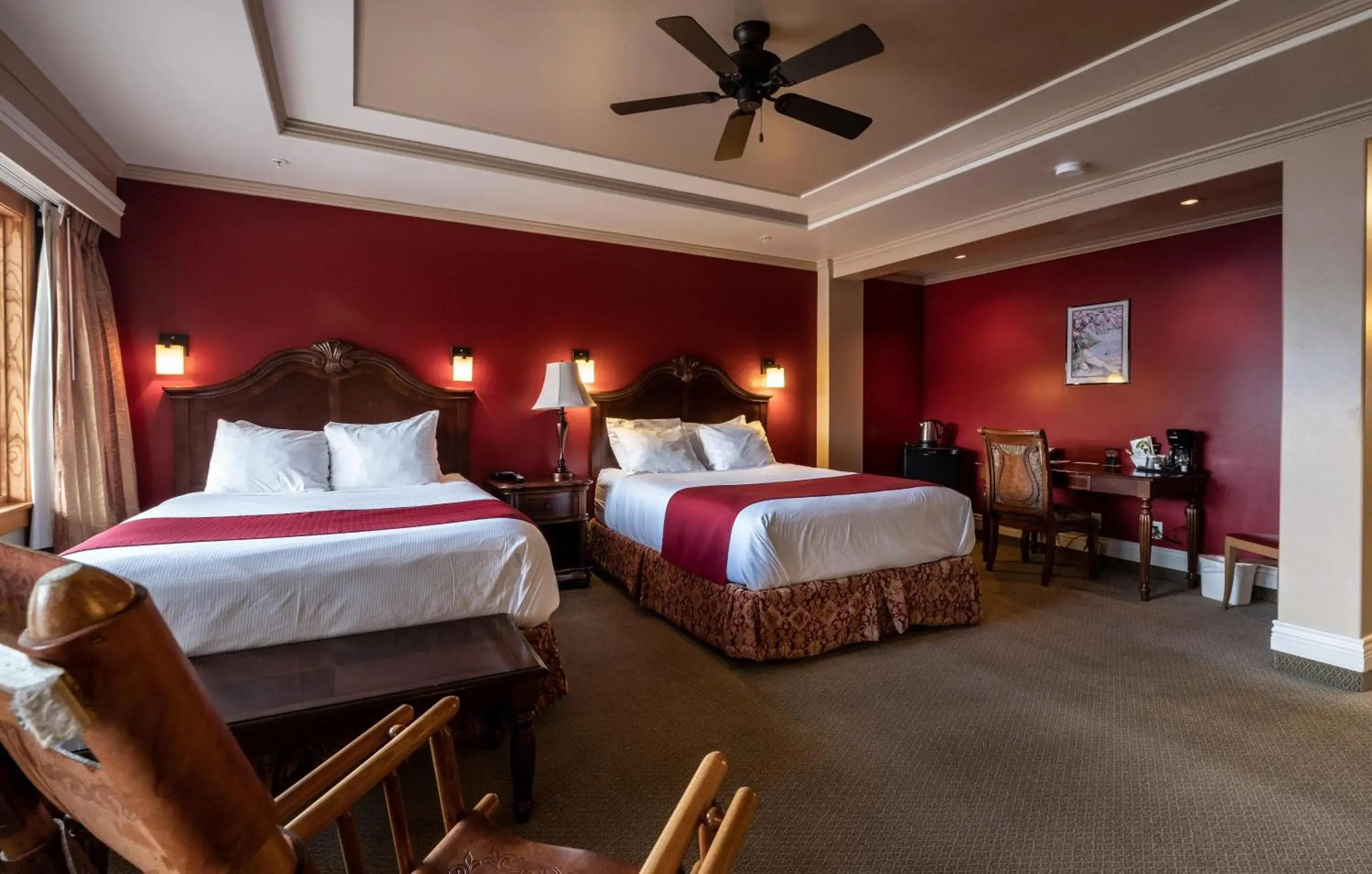 Queen Room with Balcony in Kaslo Hotel Queen Room with Balcony in Kaslo Hotel