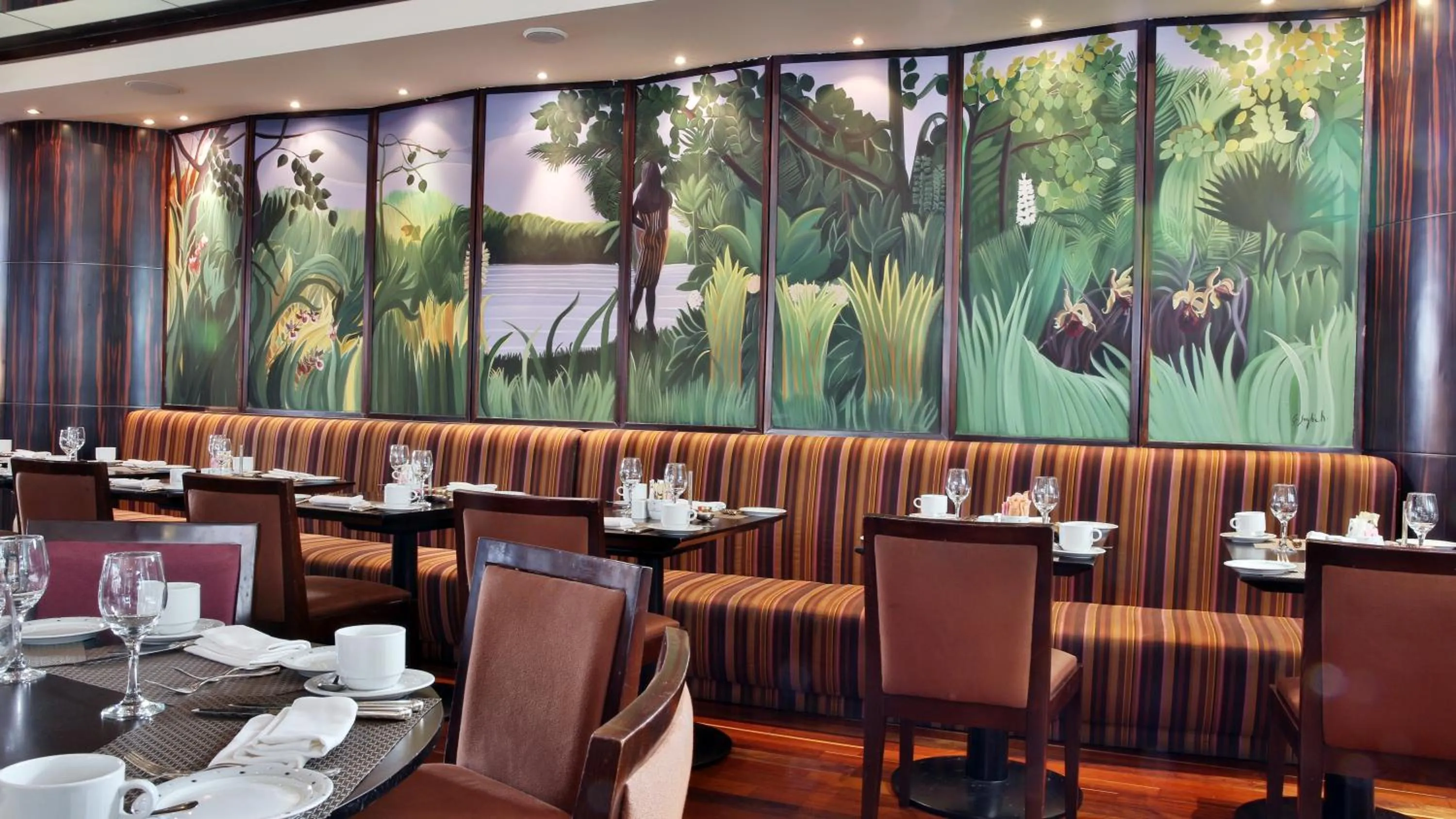 Restaurant/places to eat in Crowne Plaza Hamra Beirut by IHG