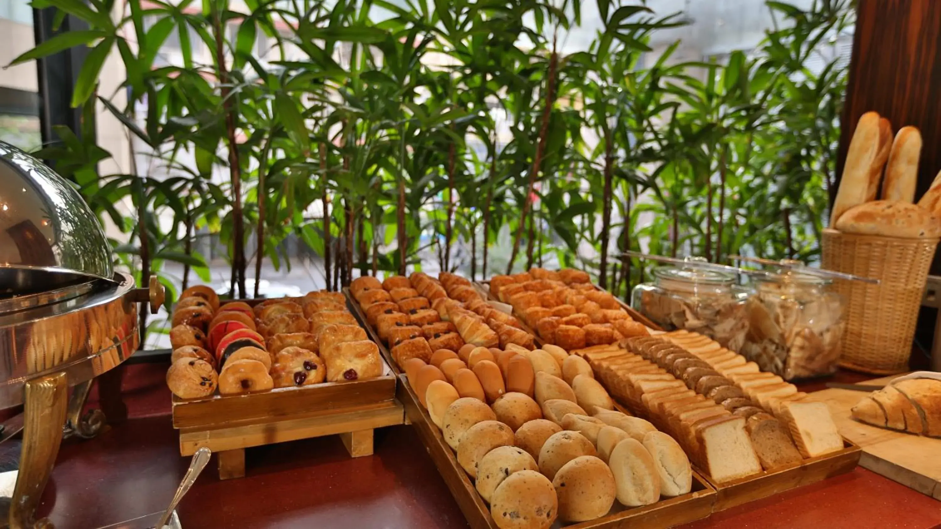 Restaurant/places to eat in Crowne Plaza Hamra Beirut by IHG Restaurant/places to eat in Crowne Plaza Hamra Beirut by IHG