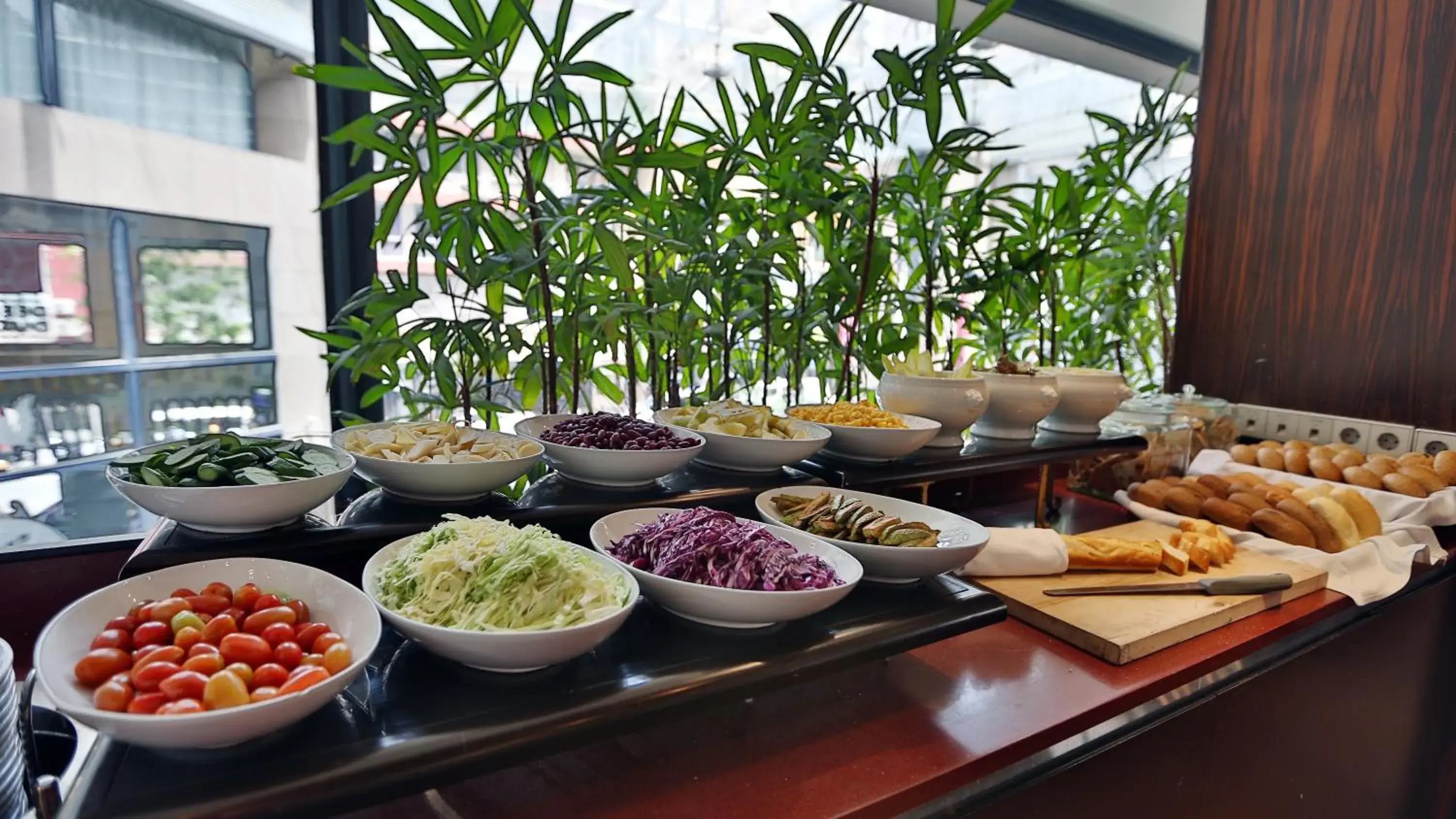 Restaurant/places to eat in Crowne Plaza Hamra Beirut by IHG Restaurant/places to eat in Crowne Plaza Hamra Beirut by IHG