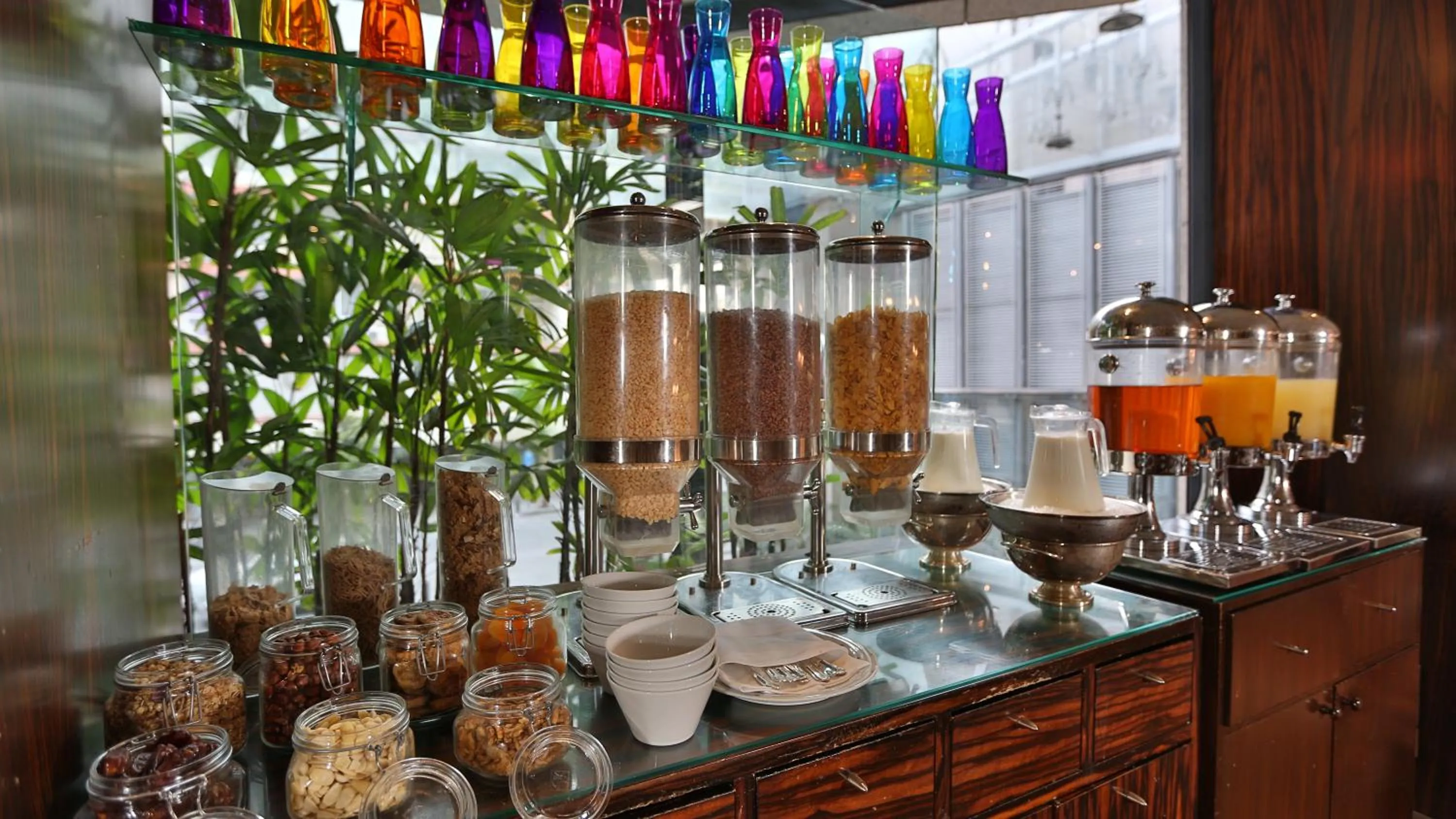 Restaurant/places to eat in Crowne Plaza Hamra Beirut by IHG