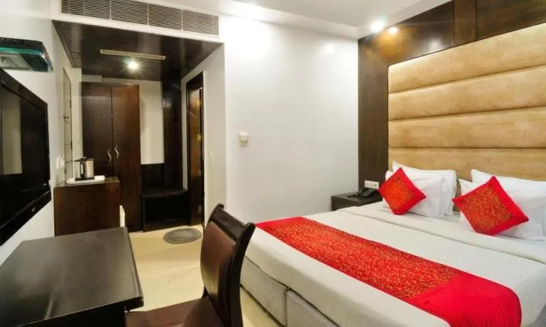 Bed in Hotel Benz International, Karol Bagh