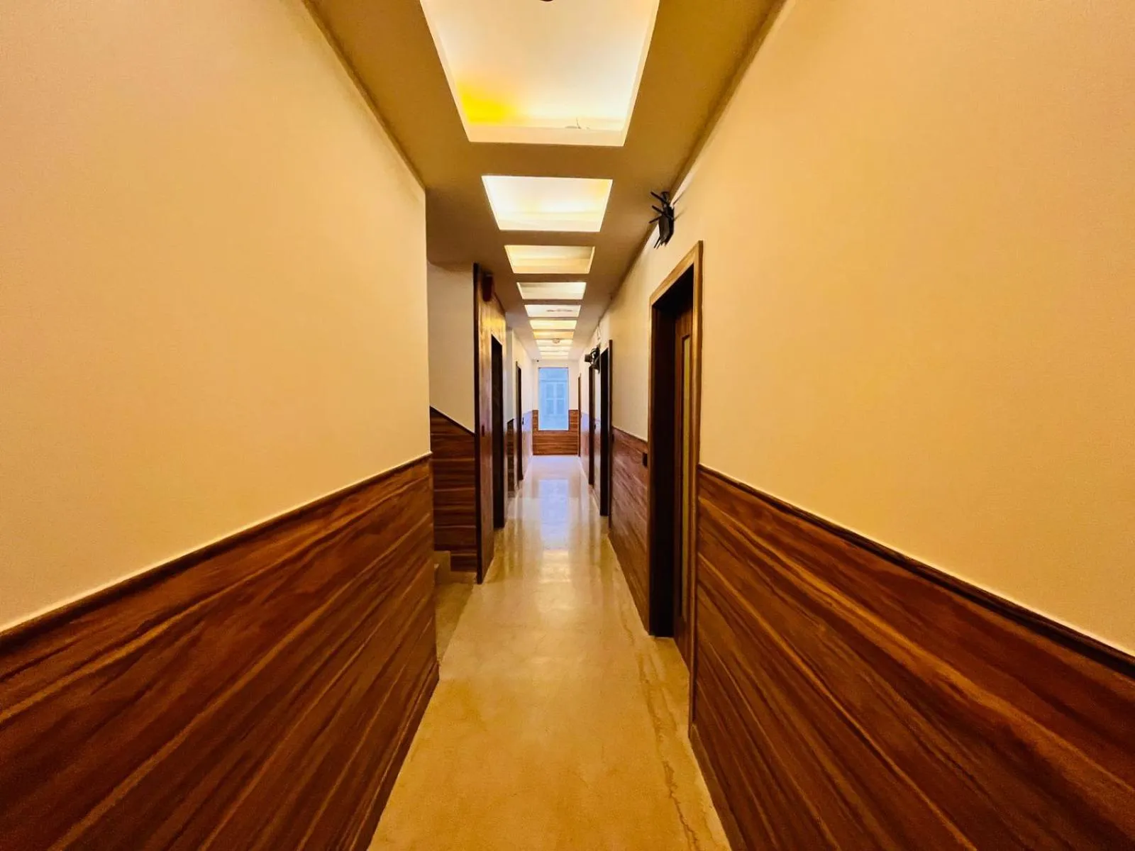 Hotel Benz International, Karol Bagh