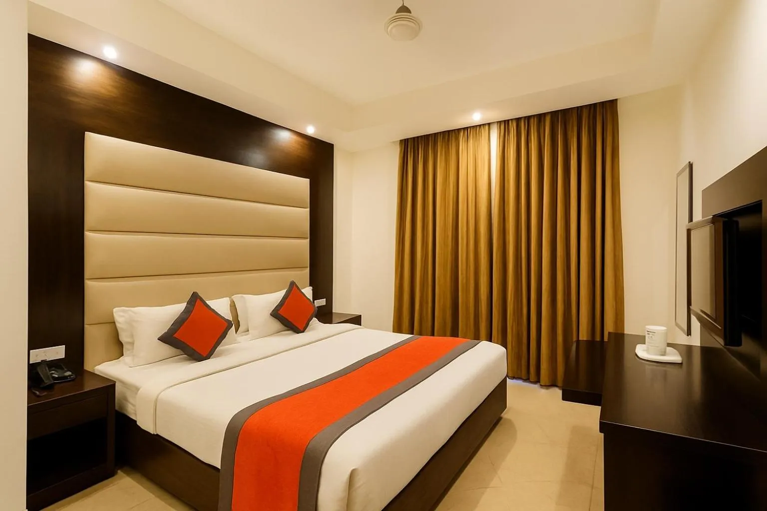 Bed in Hotel Benz International, Karol Bagh