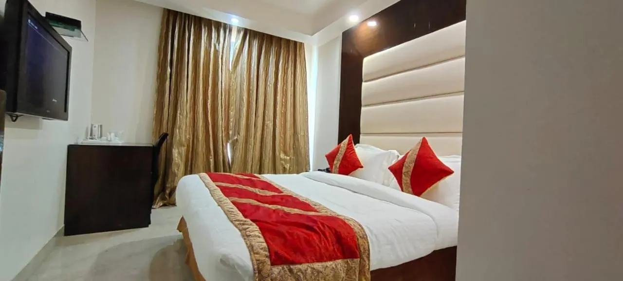 Property building, Bed in Hotel Benz International, Karol Bagh