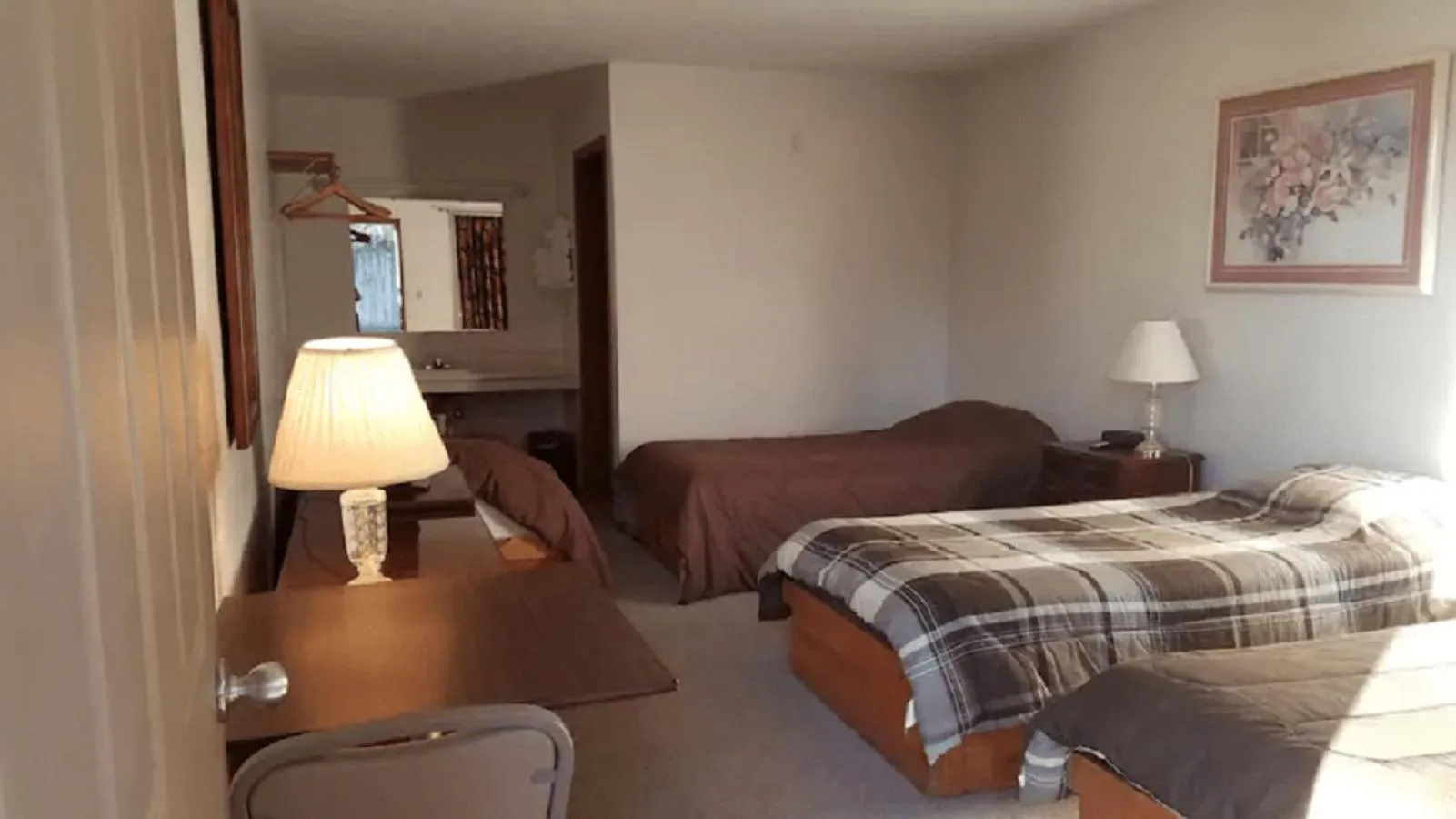 Photo of the whole room, Bed in Unity Lodge