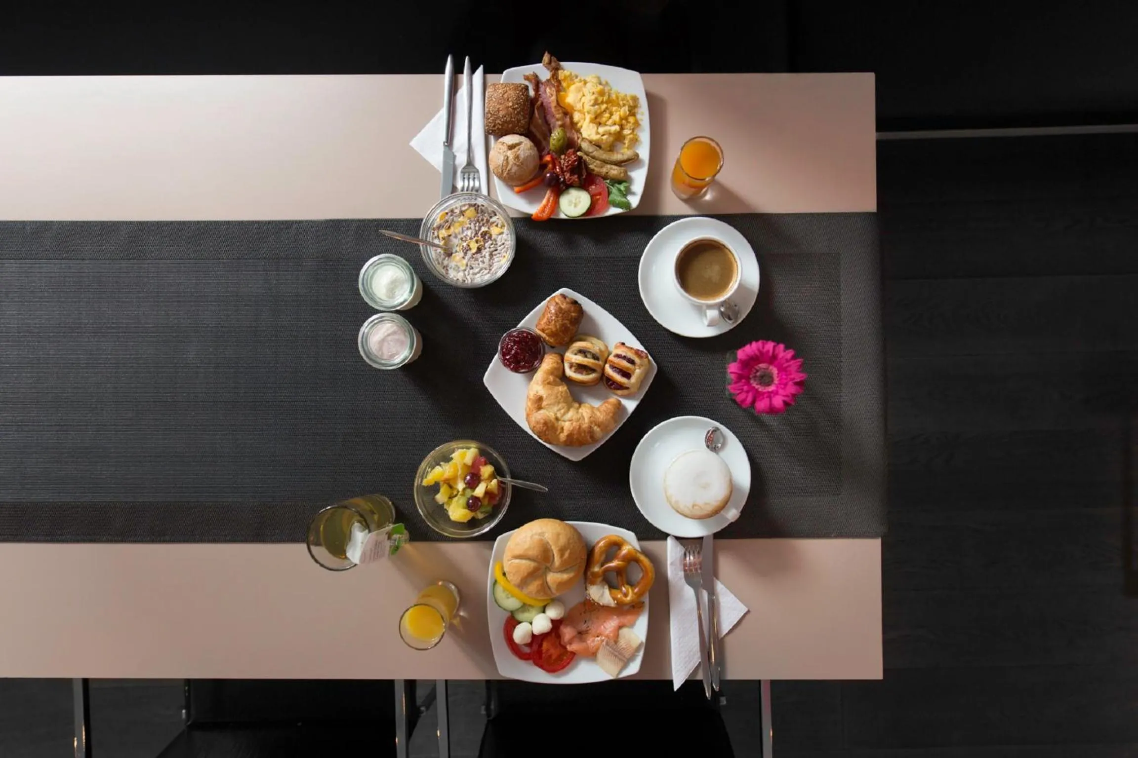 Breakfast in Pearl Design Hotel - Frankfurt City