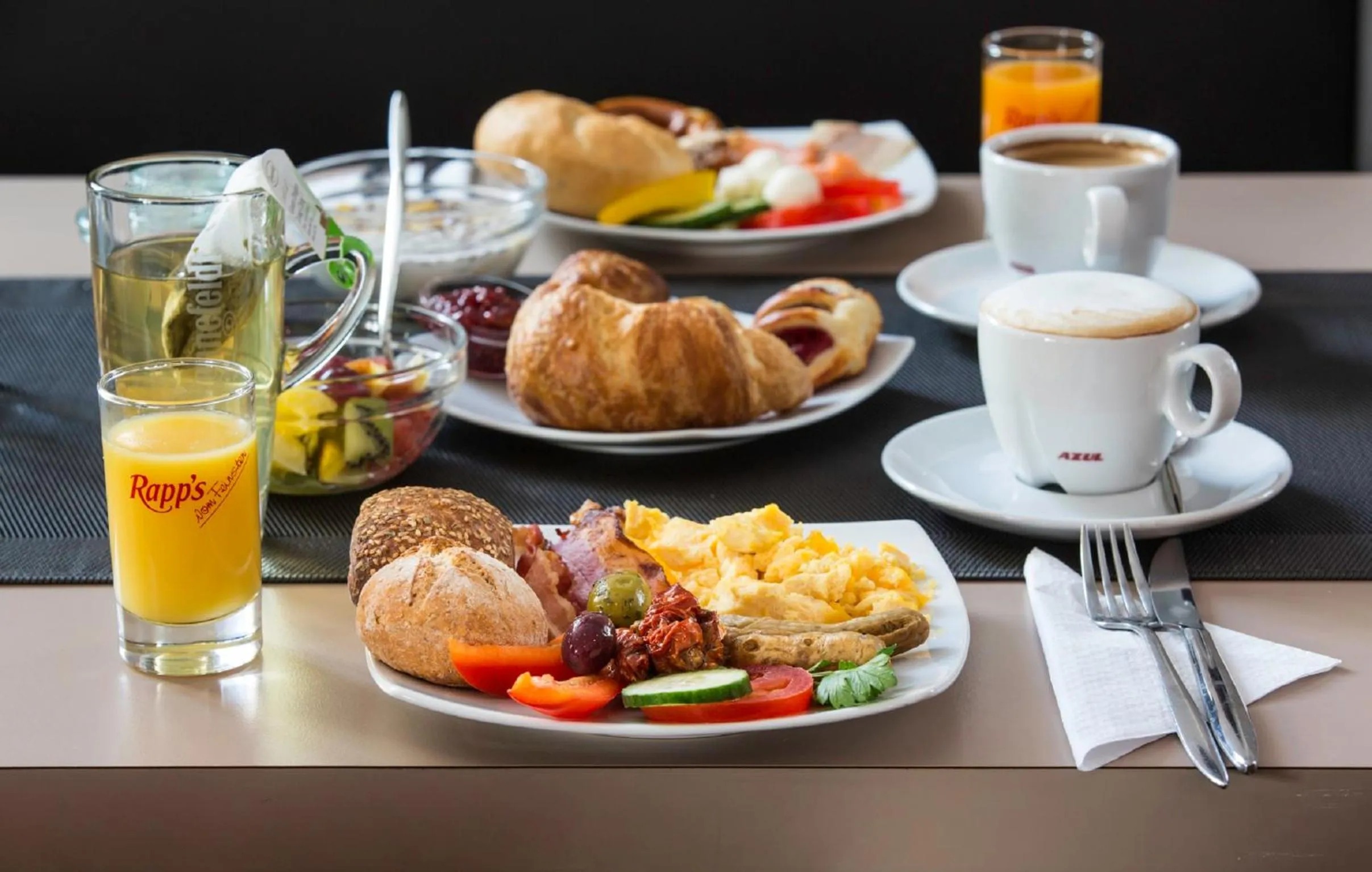 Breakfast in Pearl Design Hotel - Frankfurt City