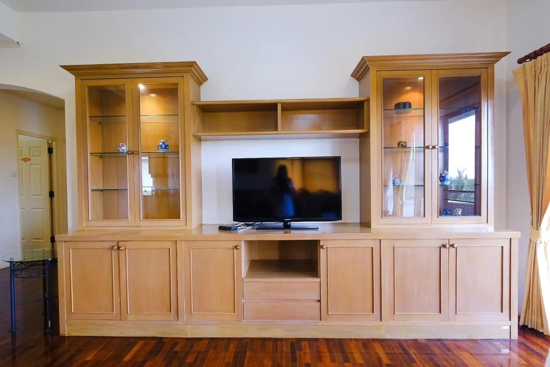 Seastar Hotel and Service Apartment