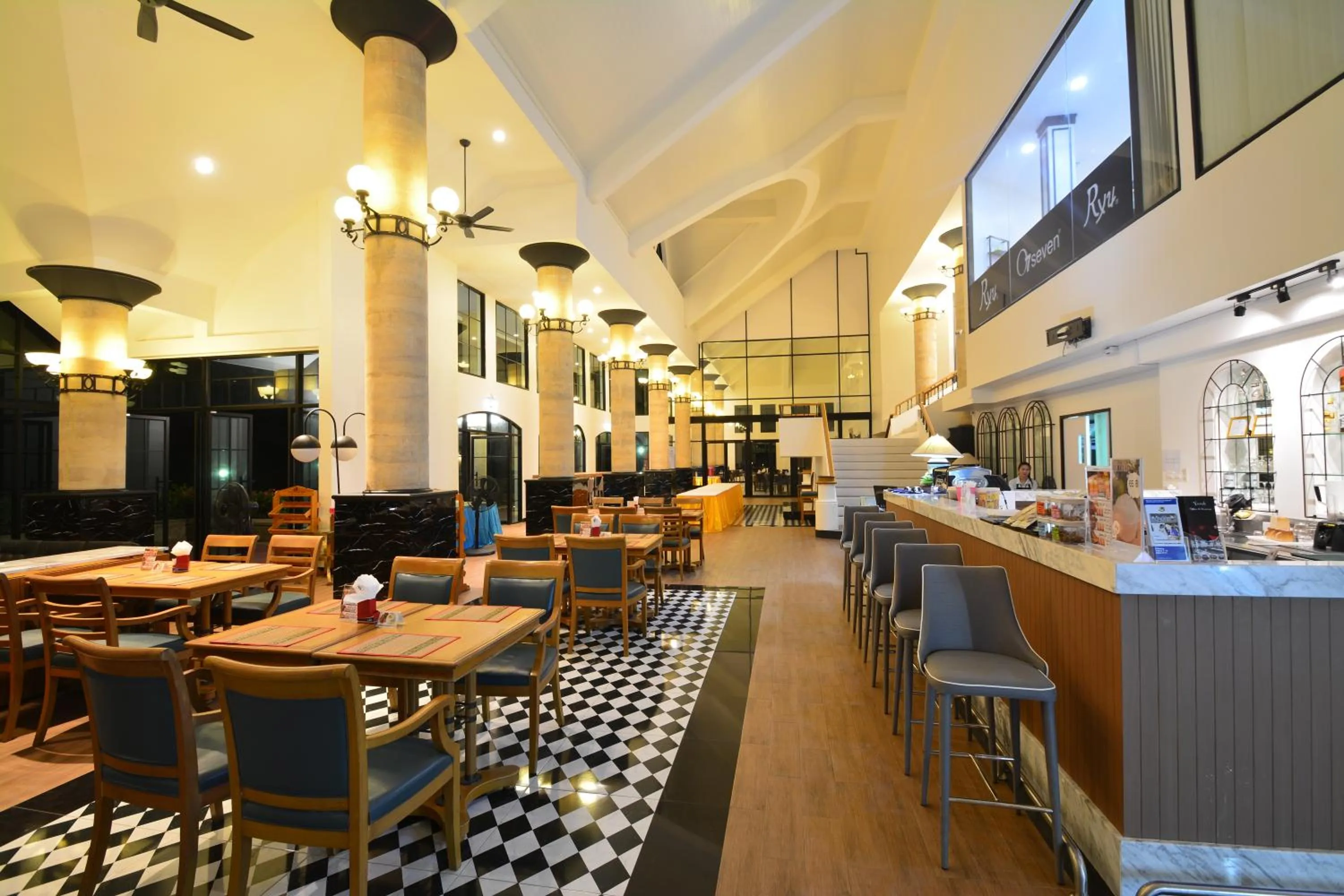 Restaurant/places to eat in Seastar Hotel and Service Apartment