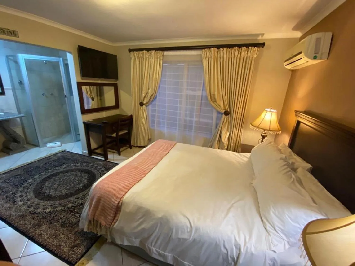 Bedroom, Bed in Absolut Guest Boutique