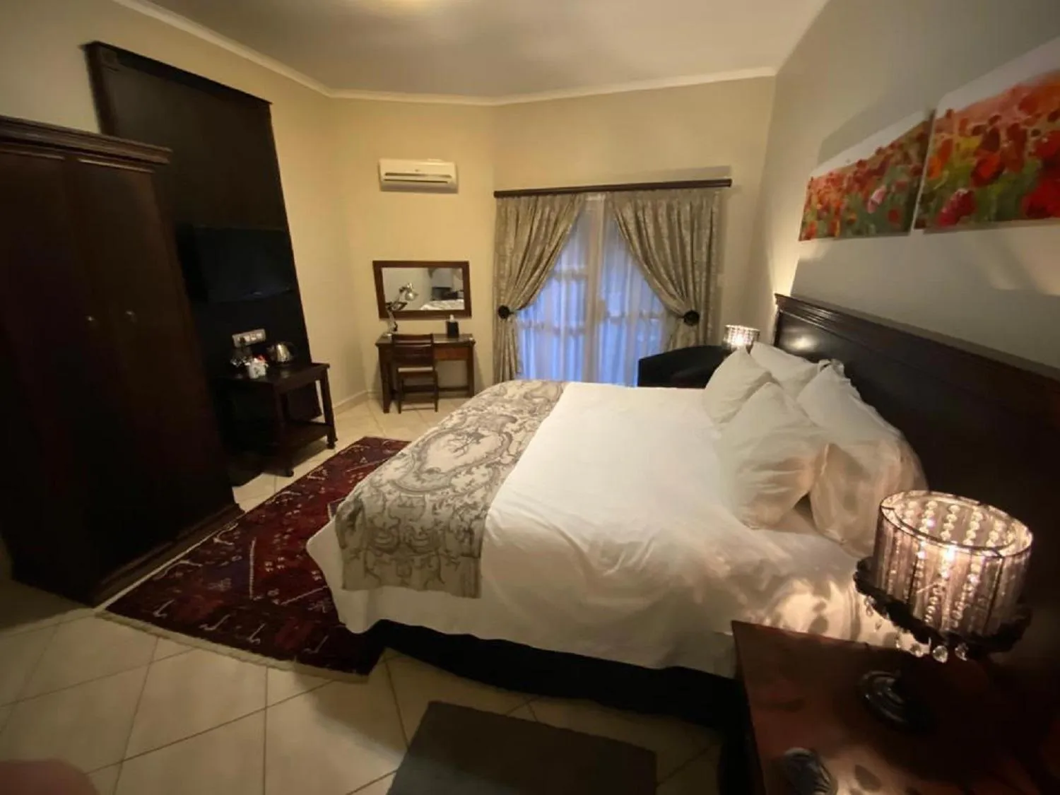 Photo of the whole room, Bed in Absolut Guest Boutique