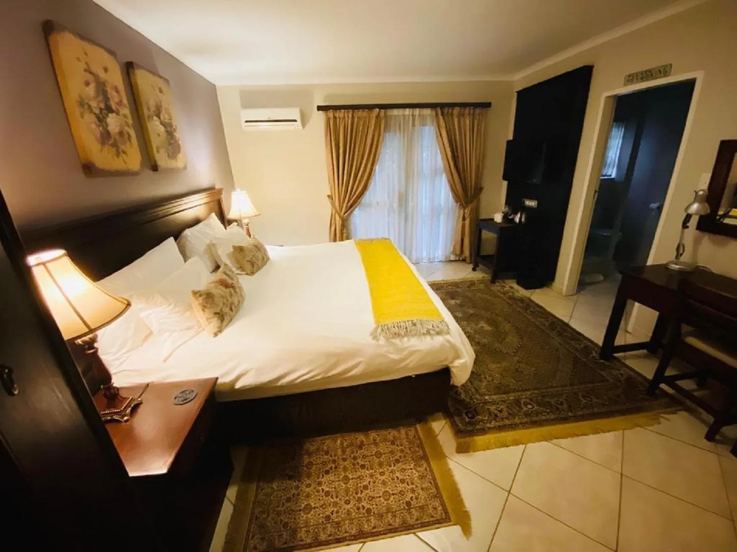 Photo of the whole room, Bed in Absolut Guest Boutique