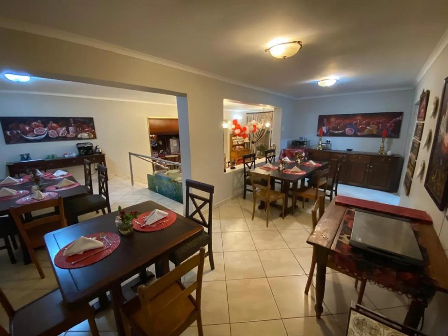 Restaurant/places to eat in Absolut Guest Boutique