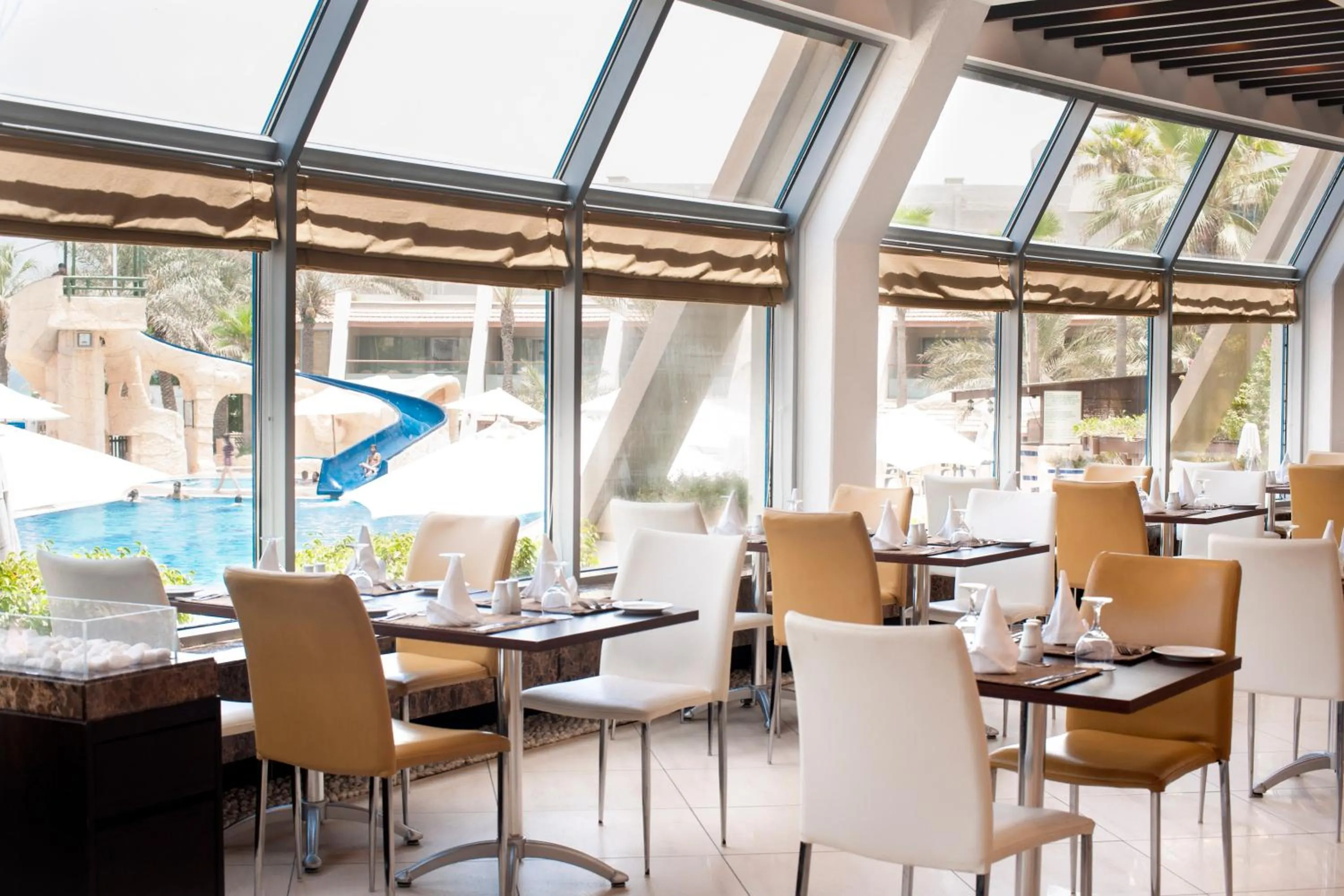 Restaurant/places to eat in Occidental Sharjah Grand