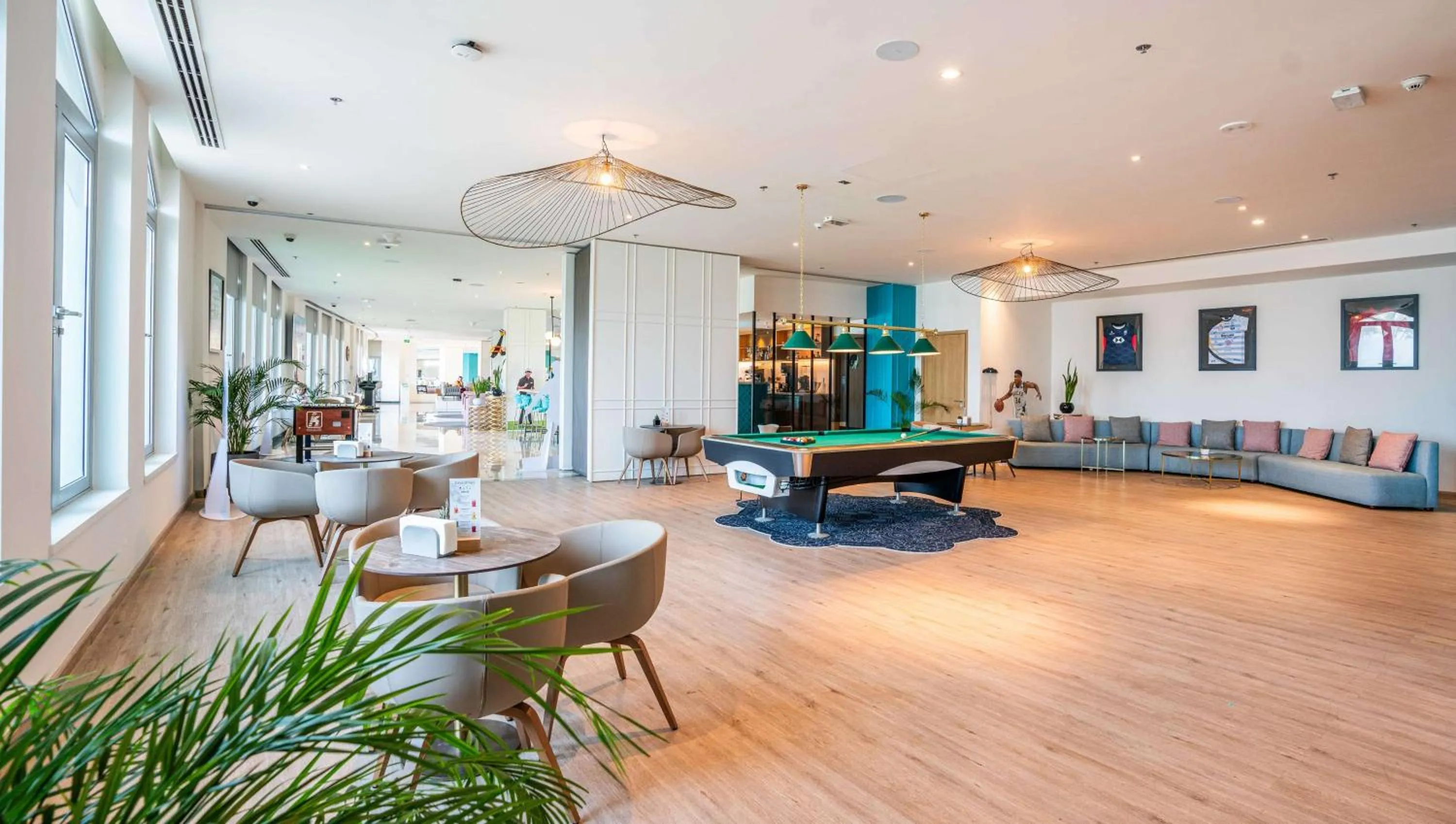 Lounge or bar in Occidental Sharjah Grand