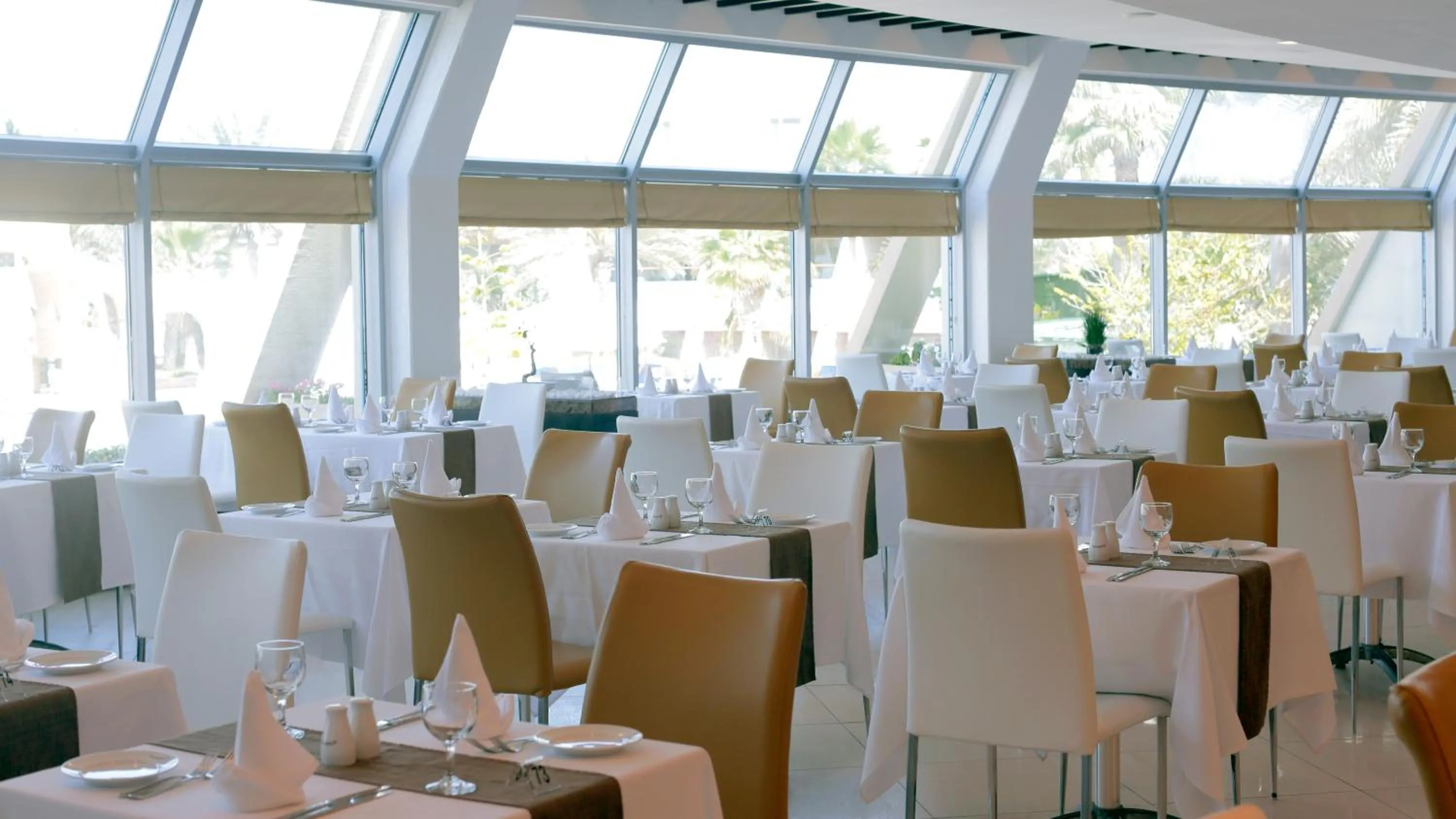 Restaurant/places to eat in Occidental Sharjah Grand