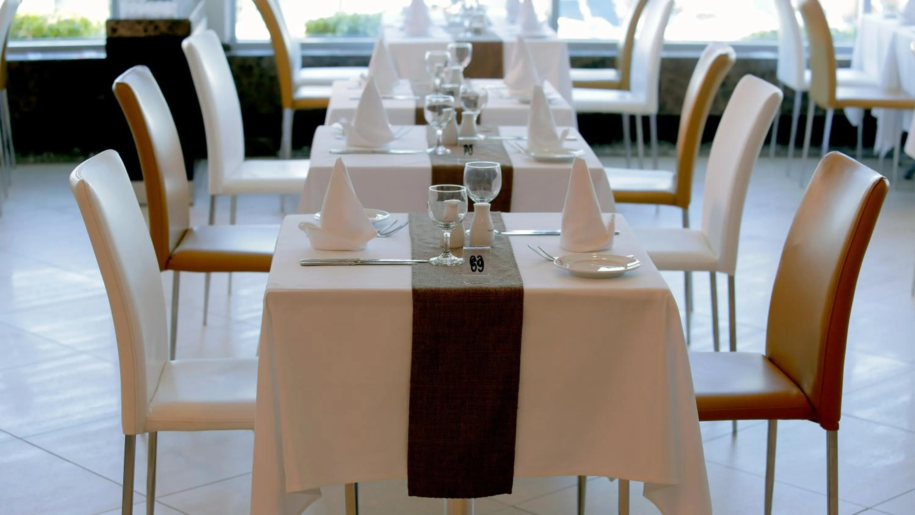 Restaurant/places to eat in Occidental Sharjah Grand