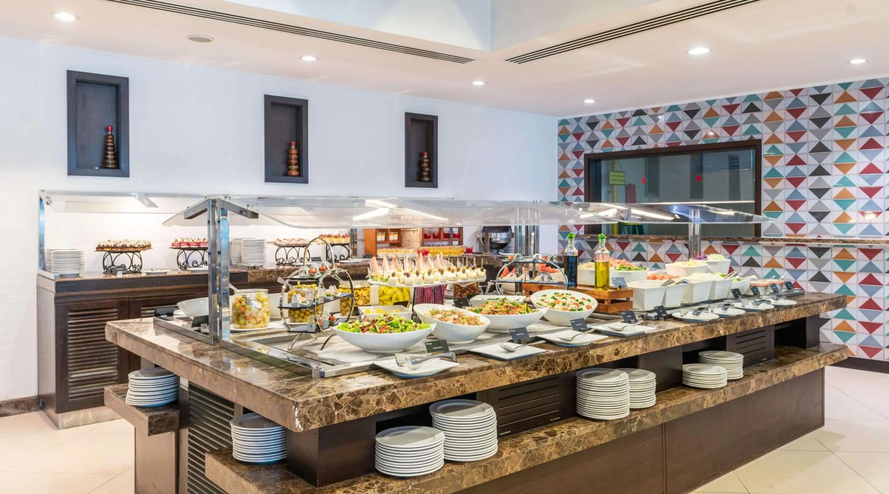 Restaurant/places to eat in Occidental Sharjah Grand