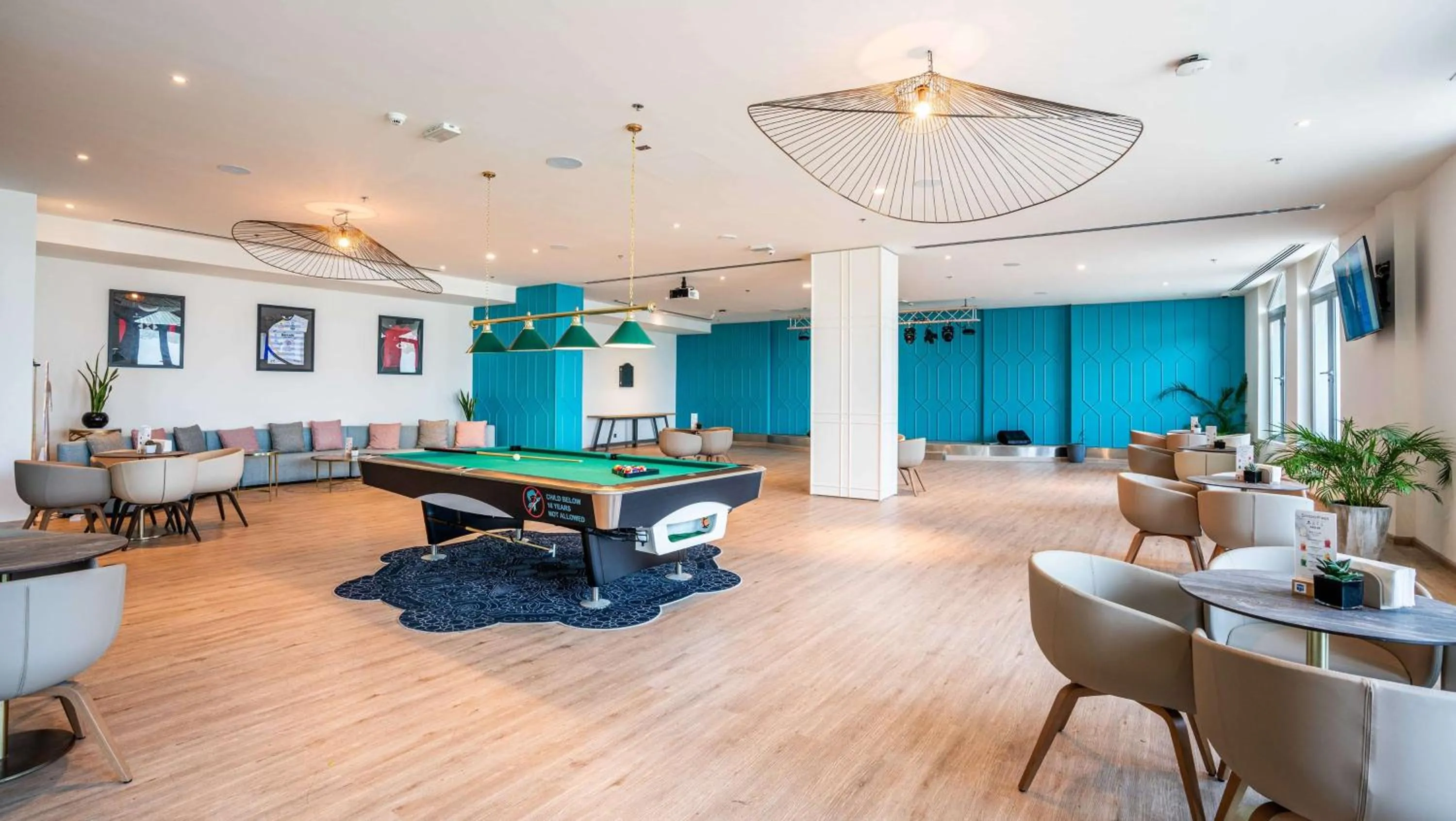 Lounge or bar in Occidental Sharjah Grand