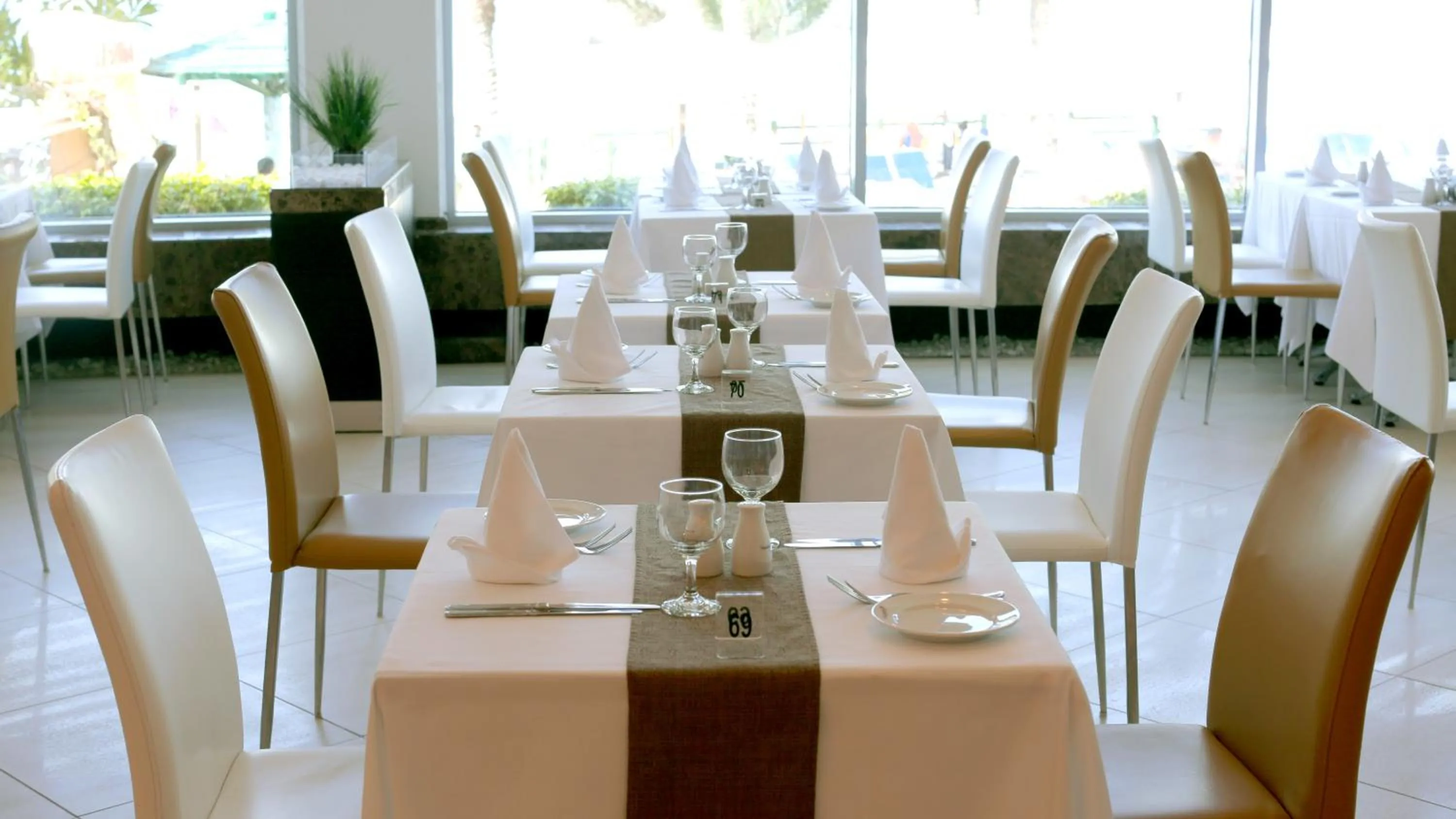 Restaurant/places to eat in Occidental Sharjah Grand