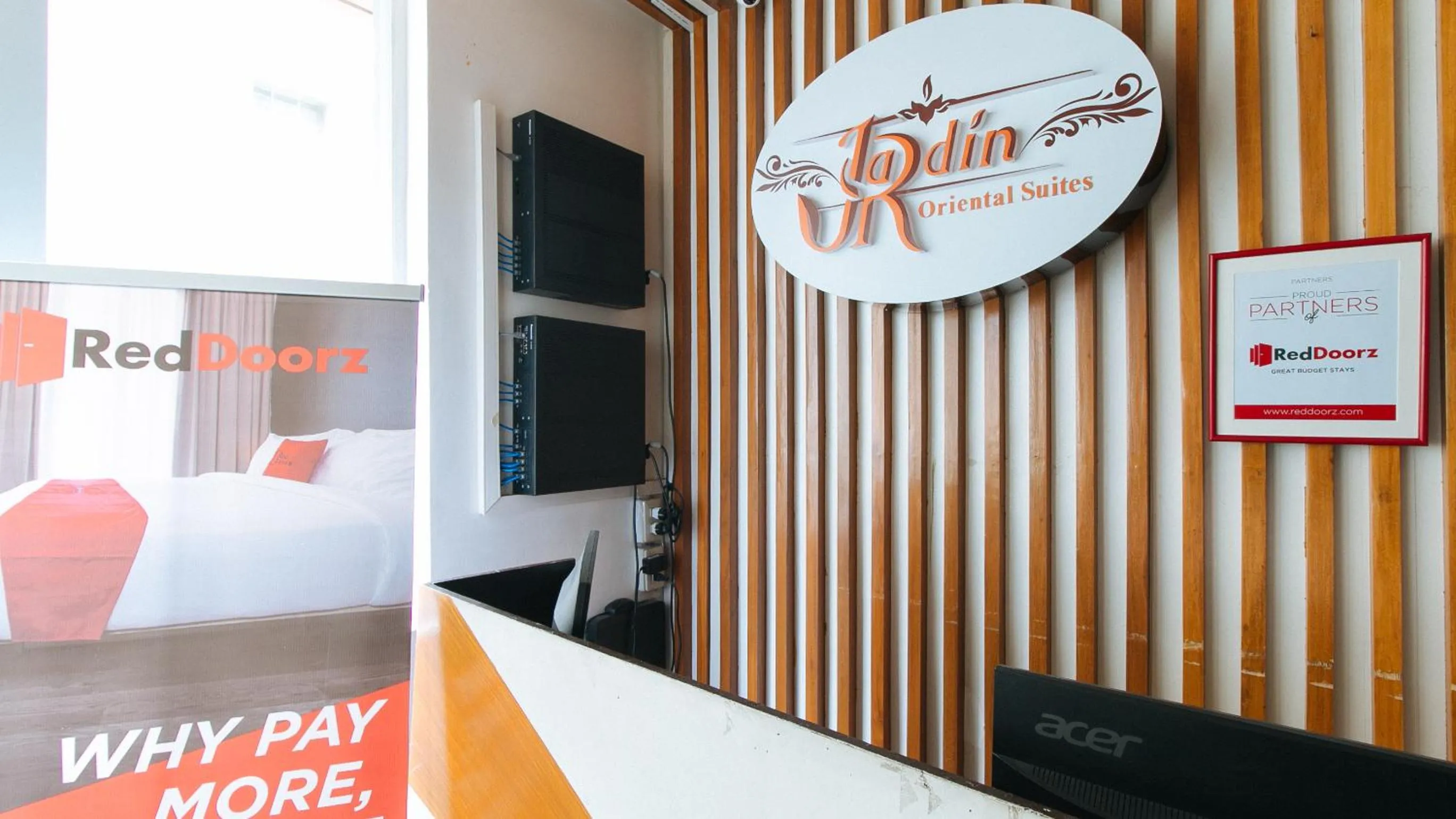 Lobby or reception, Bed in RedDoorz @ Jardin LRT Tayuman Manila