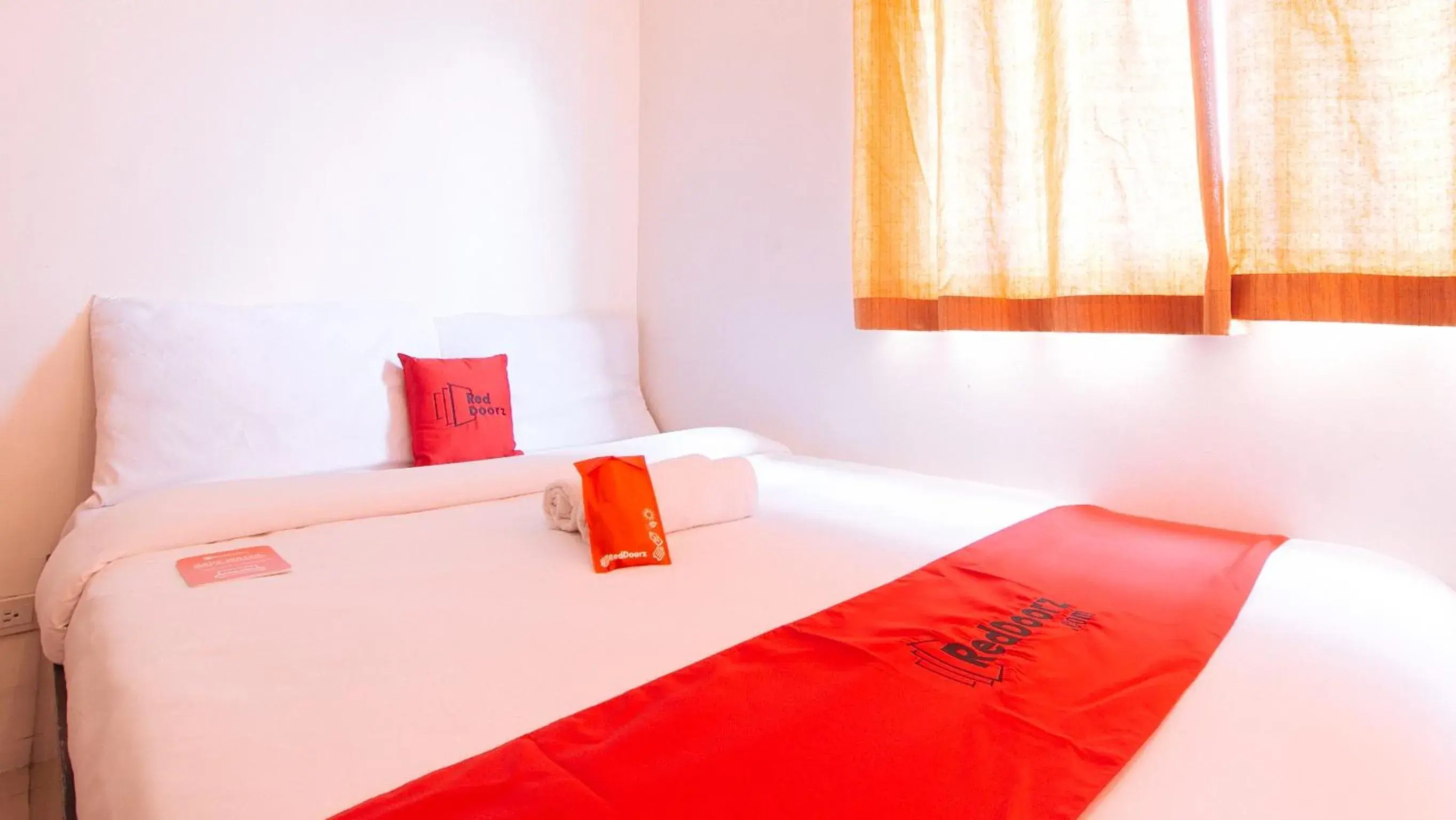 Family Room in RedDoorz @ Jardin LRT Tayuman Manila Family Room in RedDoorz @ Jardin LRT Tayuman Manila