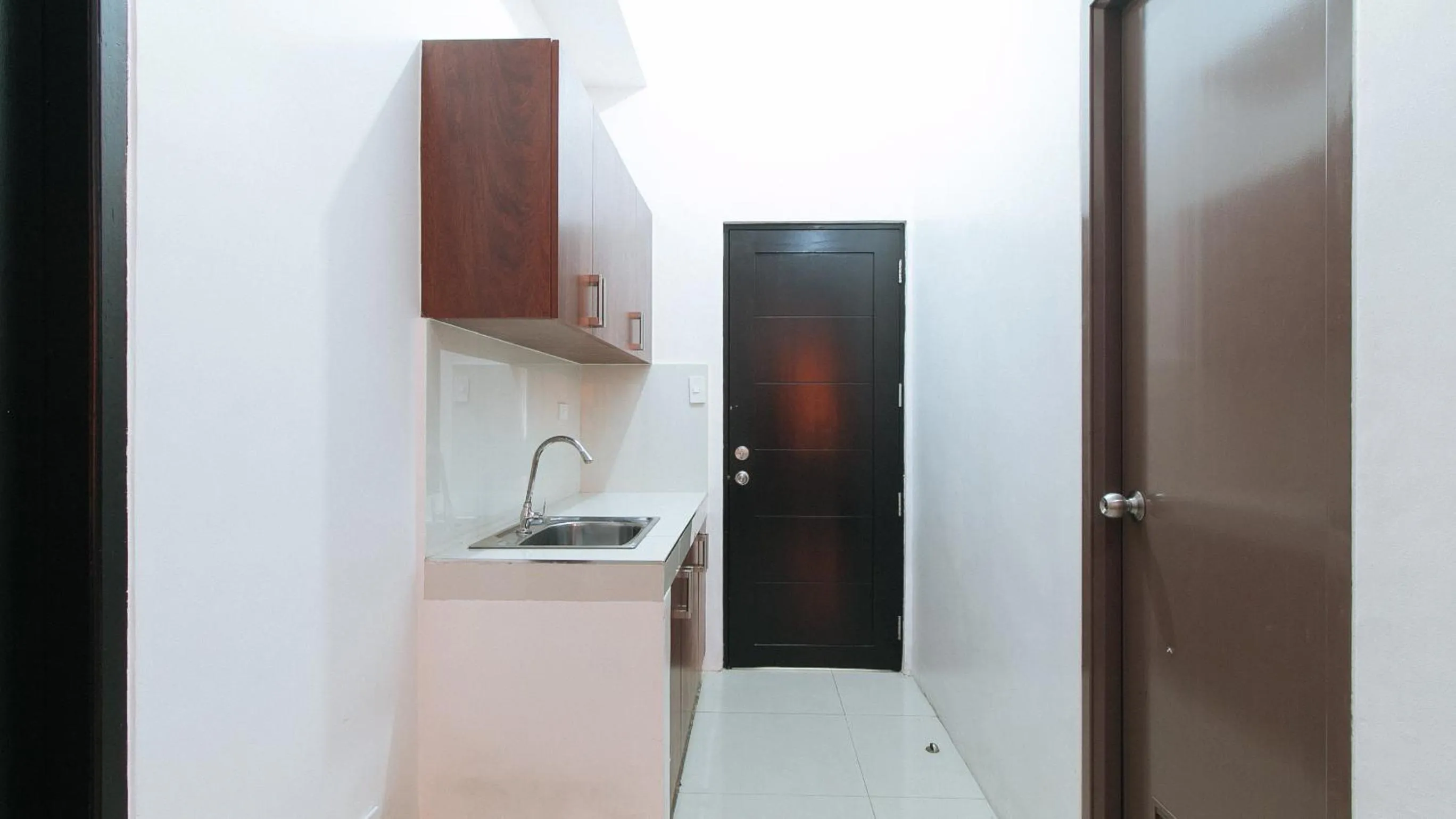 Kitchen or kitchenette in RedDoorz @ Jardin LRT Tayuman Manila