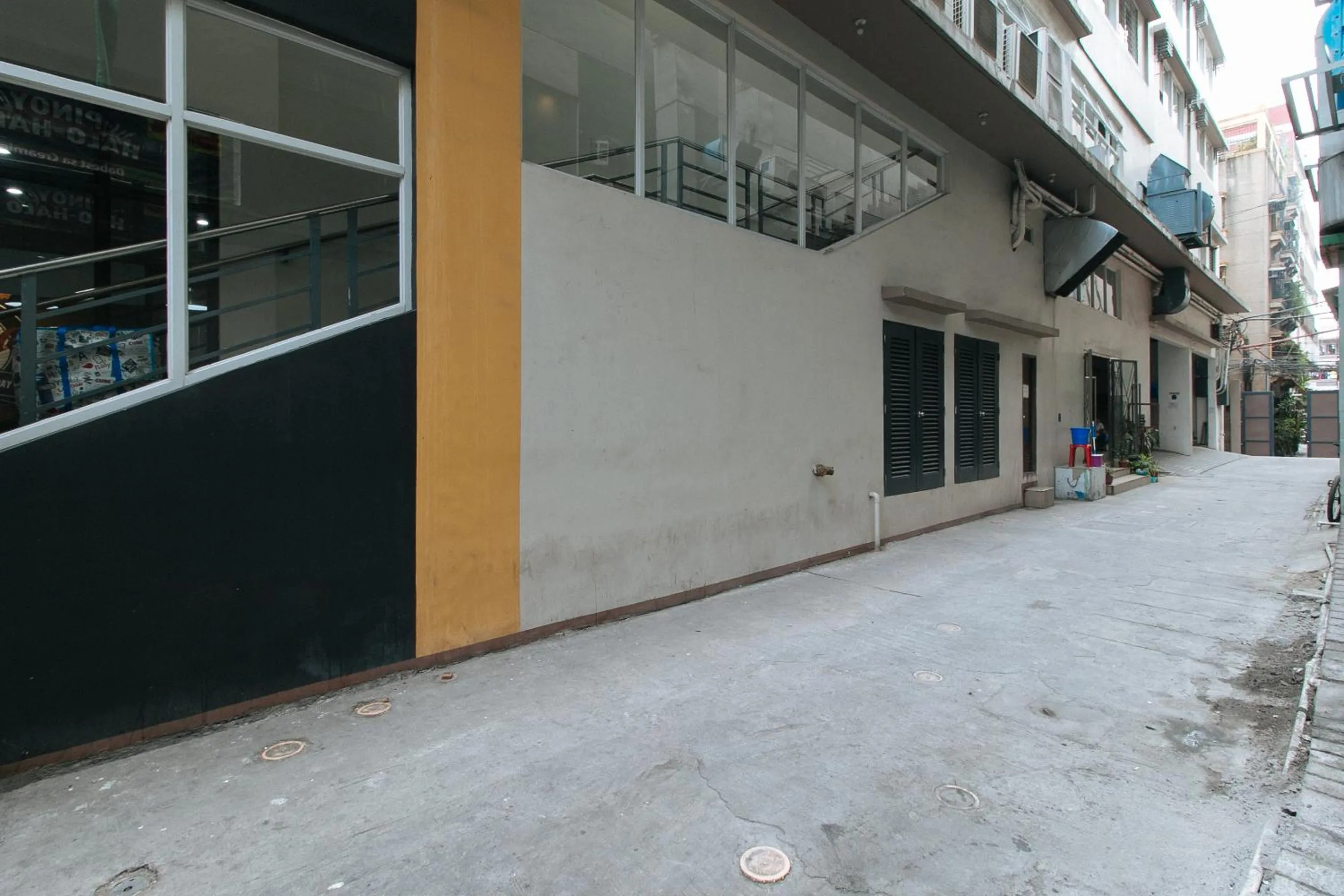 Property building in RedDoorz @ Jardin LRT Tayuman Manila