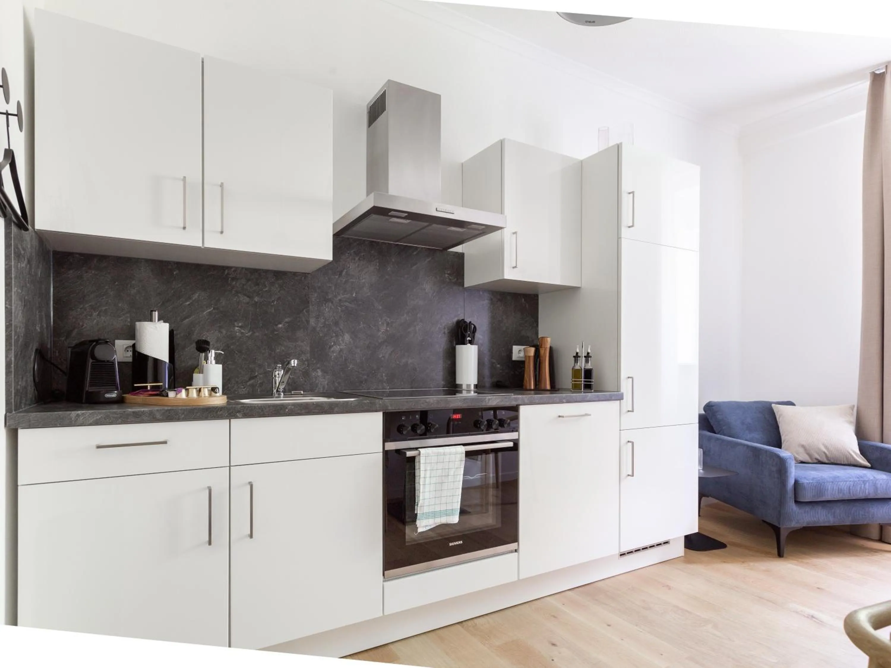 Kitchen or kitchenette in Limehome Baden-Baden Bäderstraße