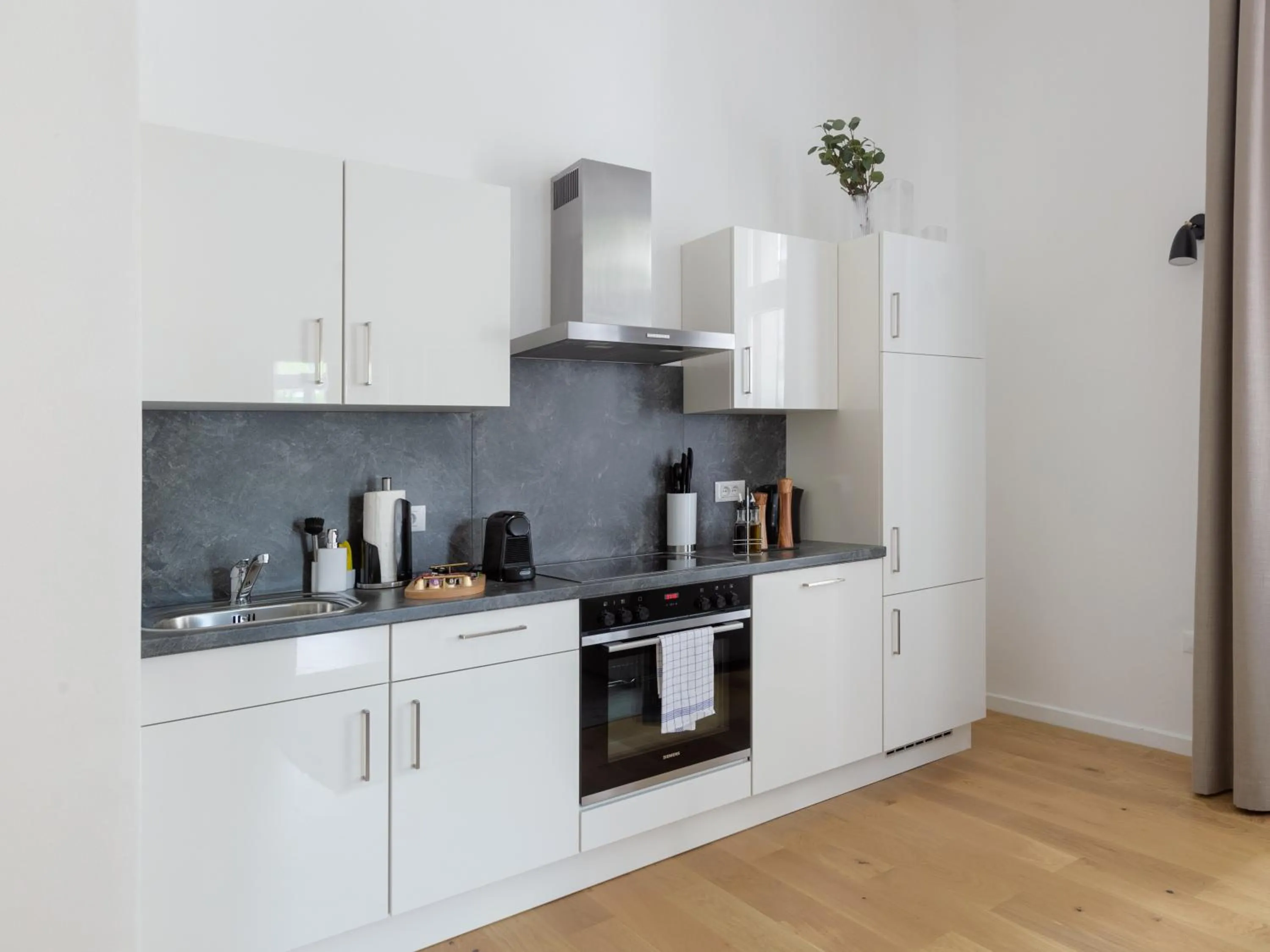 Kitchen or kitchenette in Limehome Baden-Baden Bäderstraße