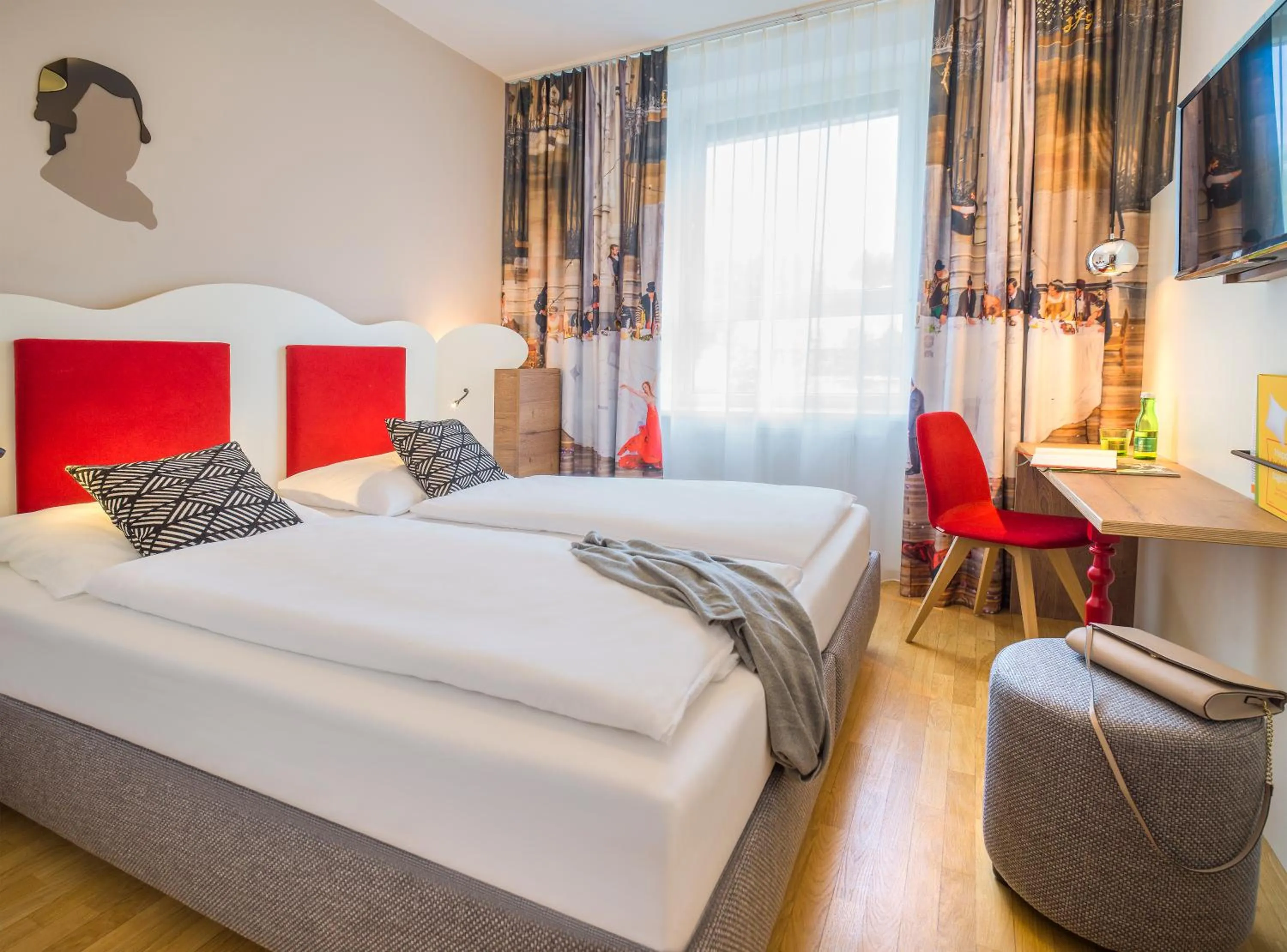 Bedroom, Bed in JUFA Hotel Salzburg